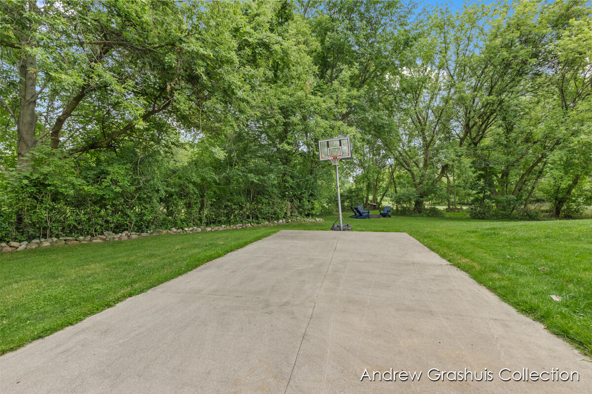 2214 Christine Court SE