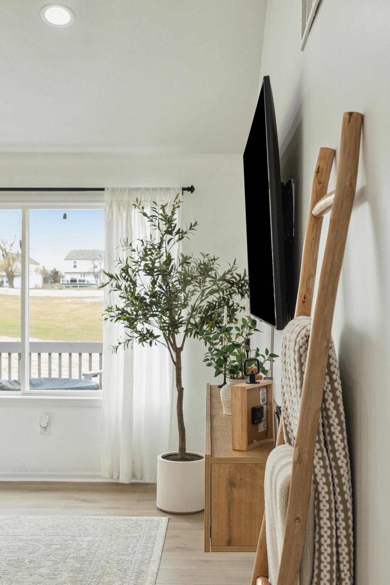 7008 Crystal View Drive SE