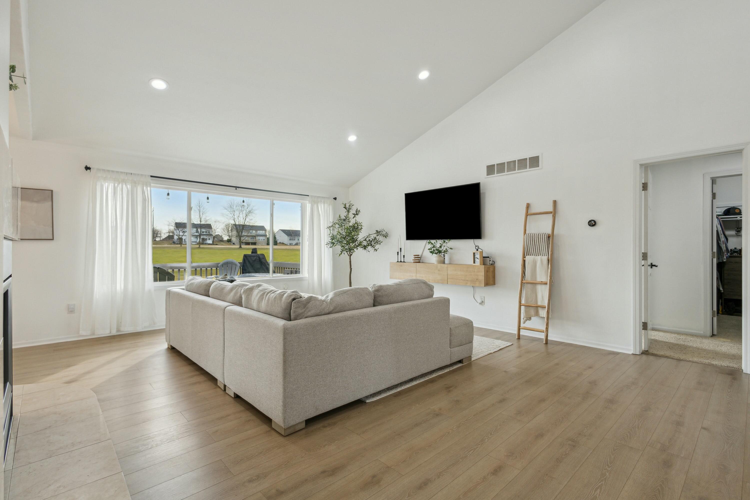 7008 Crystal View Drive SE