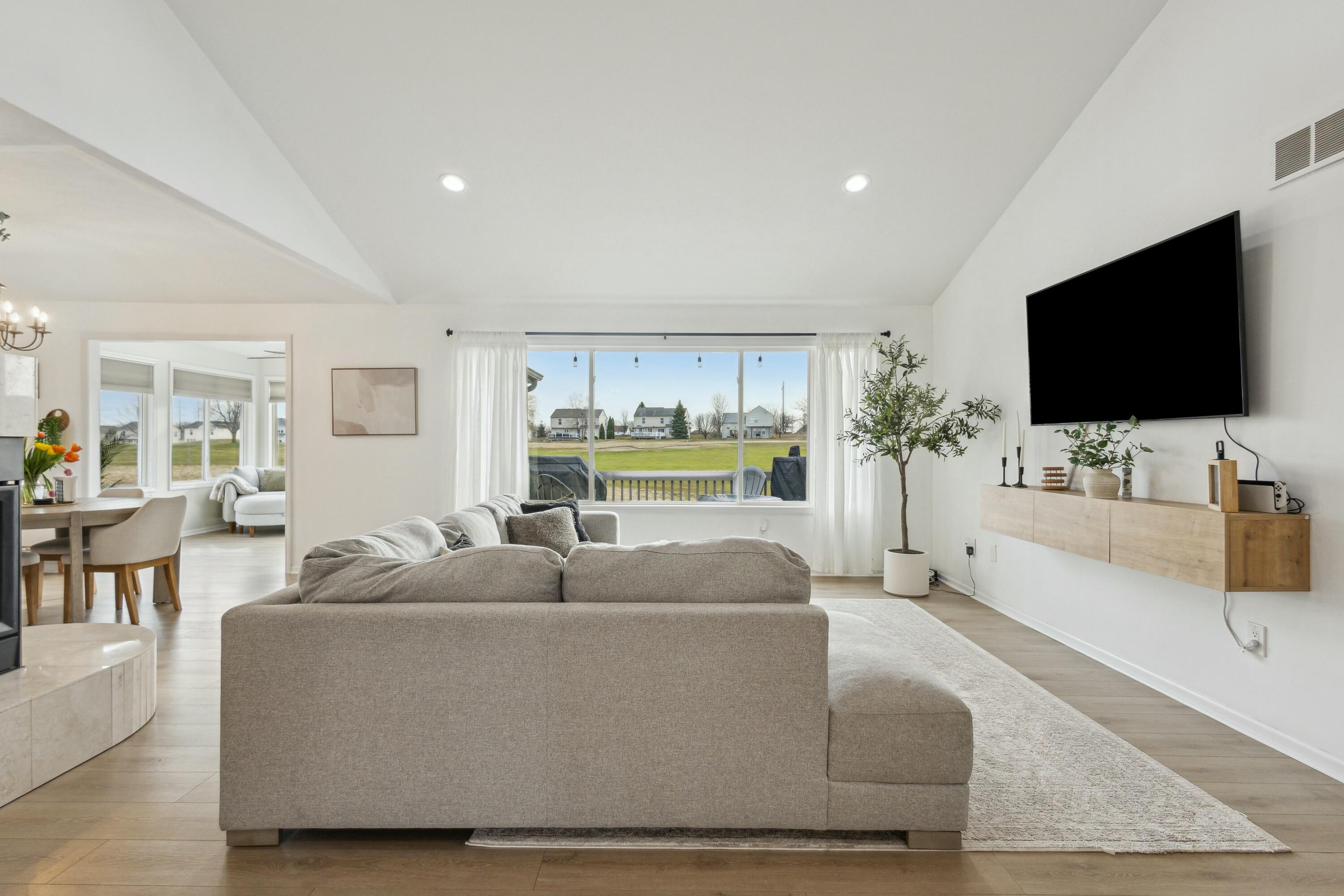 7008 Crystal View Drive SE