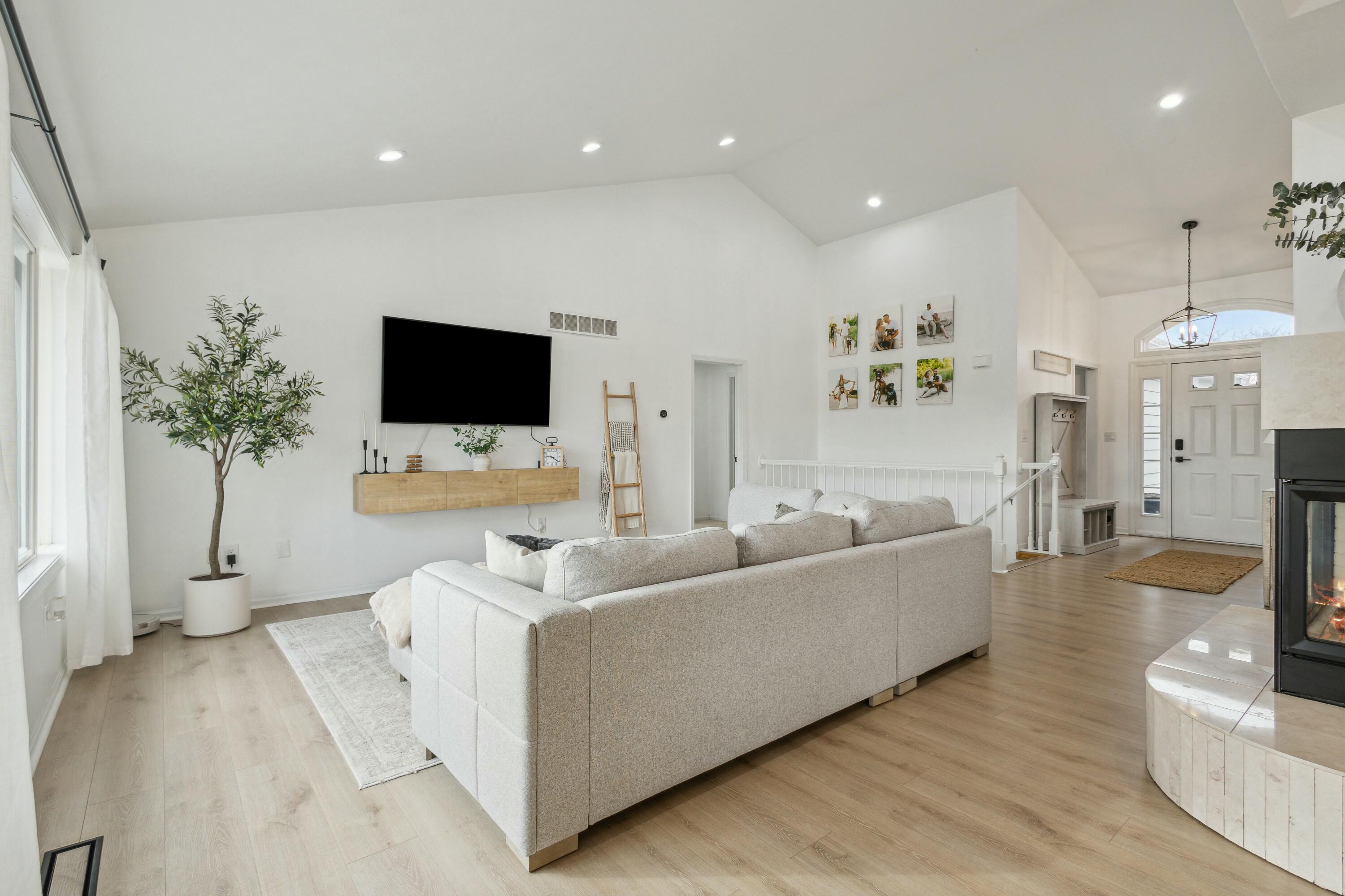 7008 Crystal View Drive SE