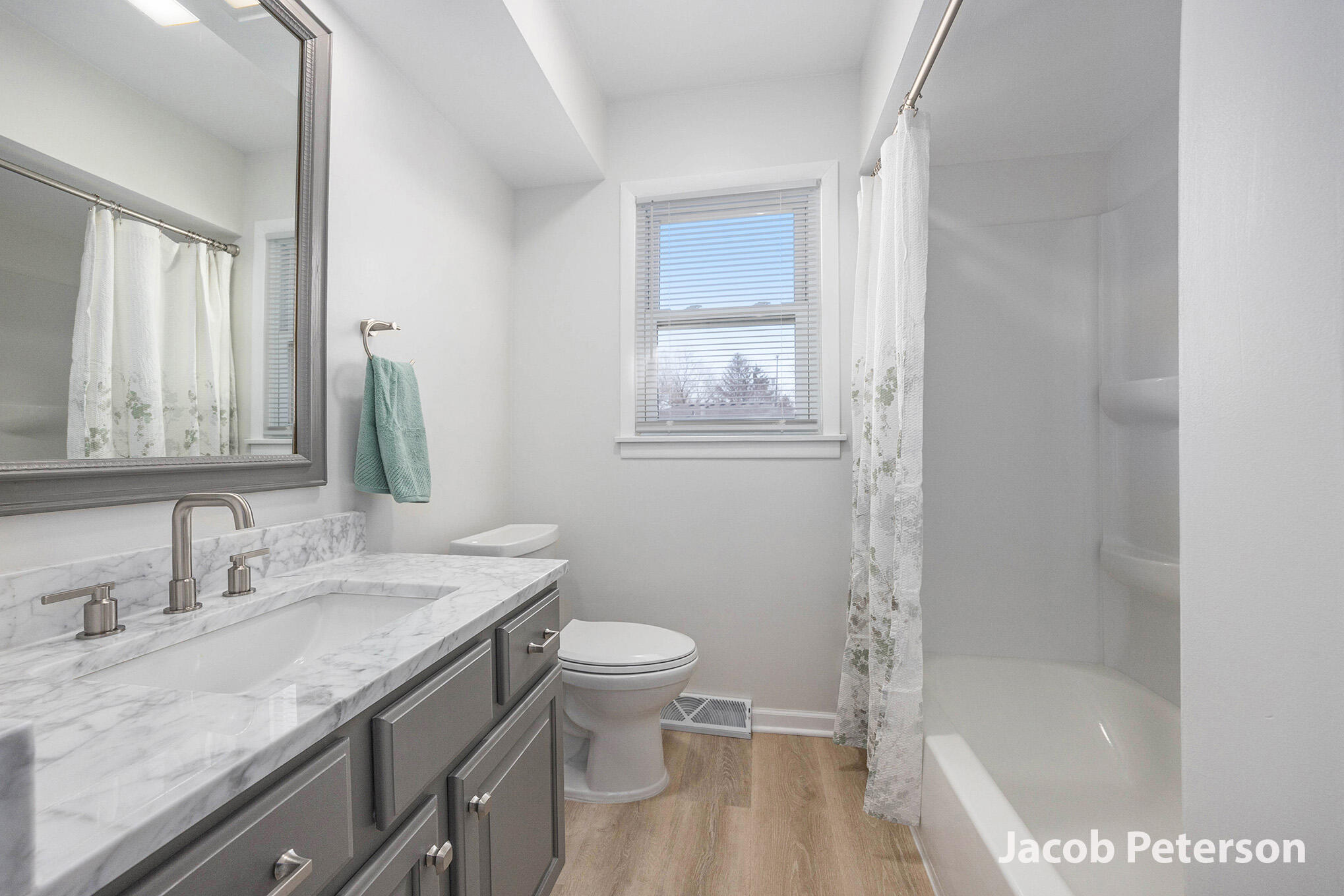 3928 Balsam Avenue NE