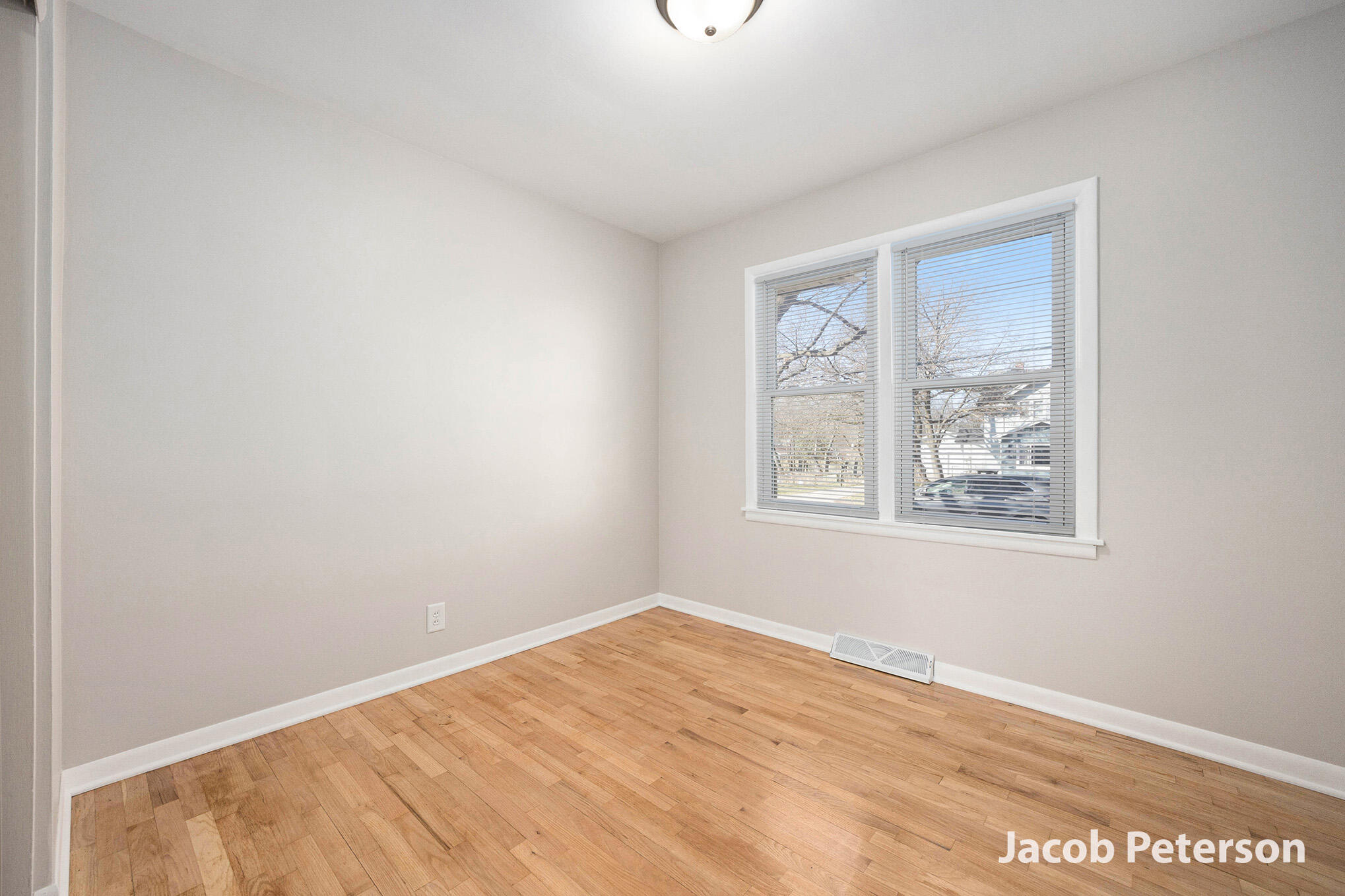 3928 Balsam Avenue NE