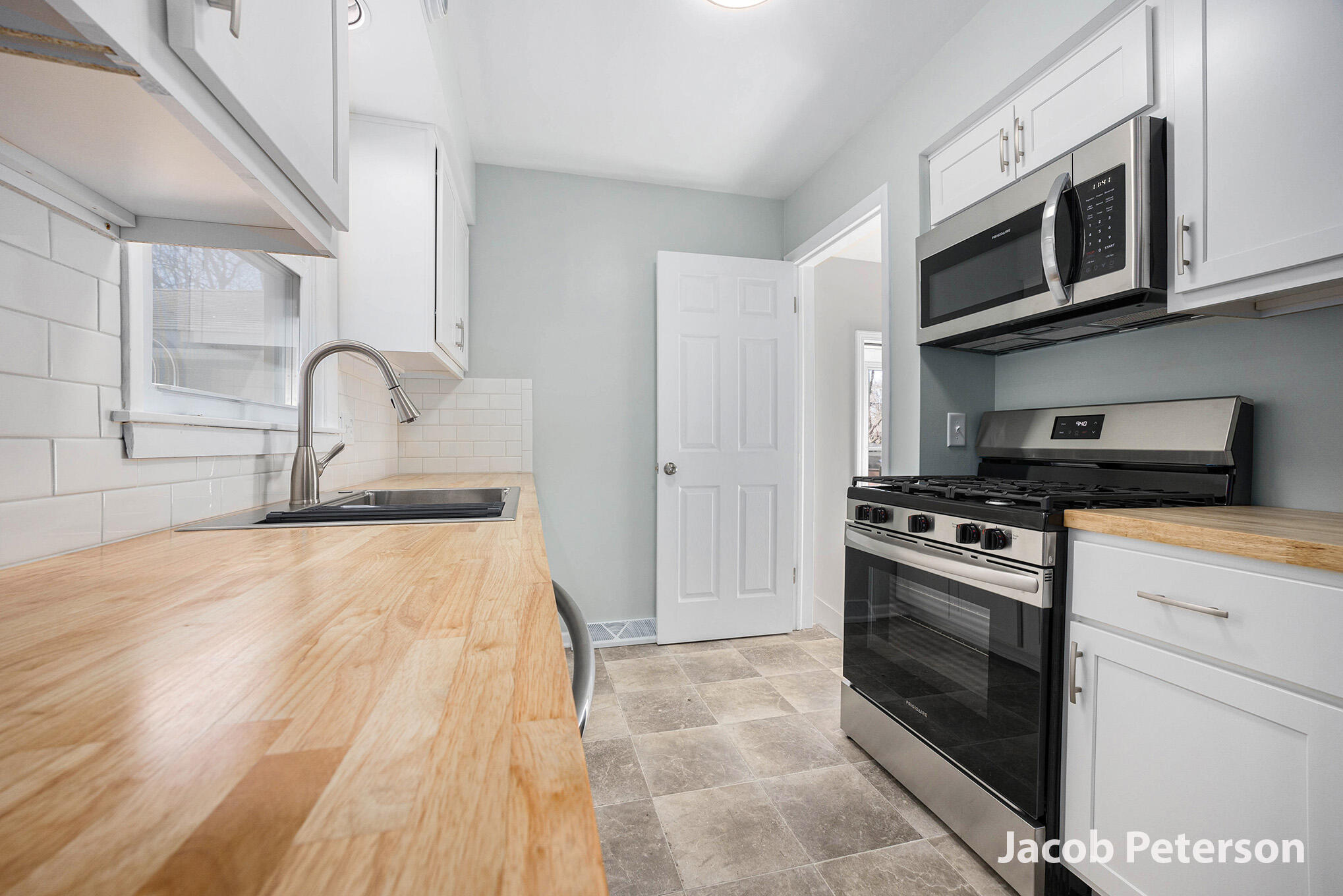 3928 Balsam Avenue NE