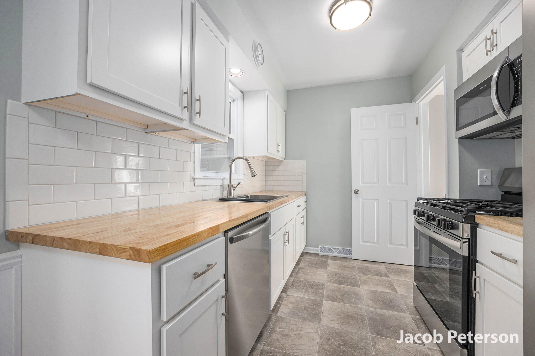 3928 Balsam Avenue NE