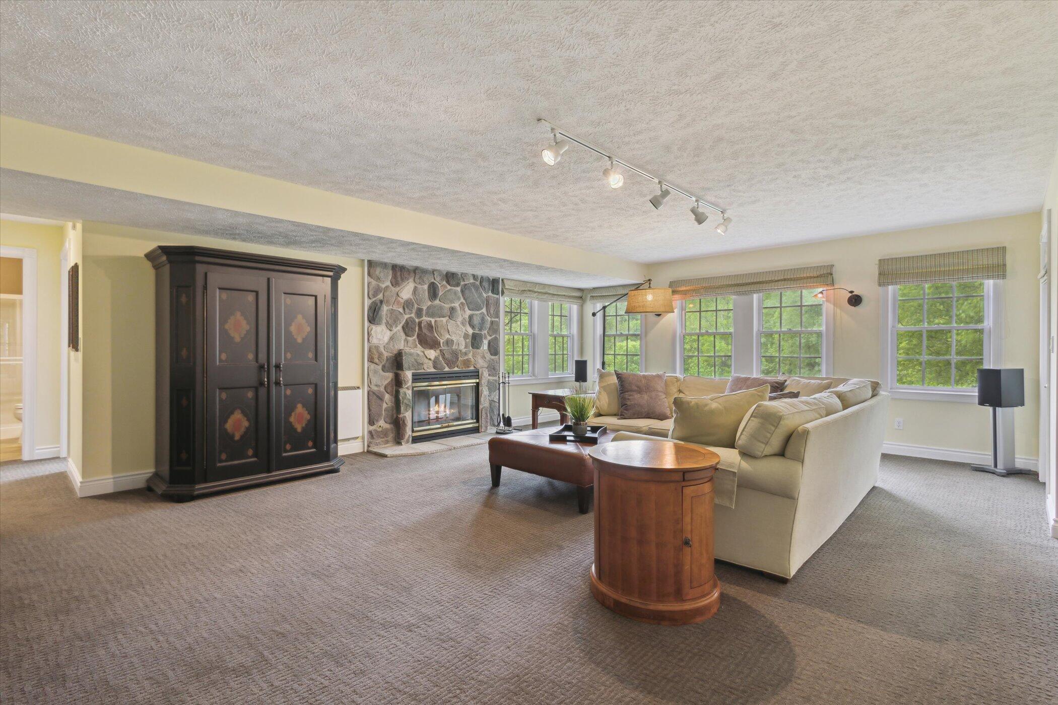 1450 Winterwood Drive NE