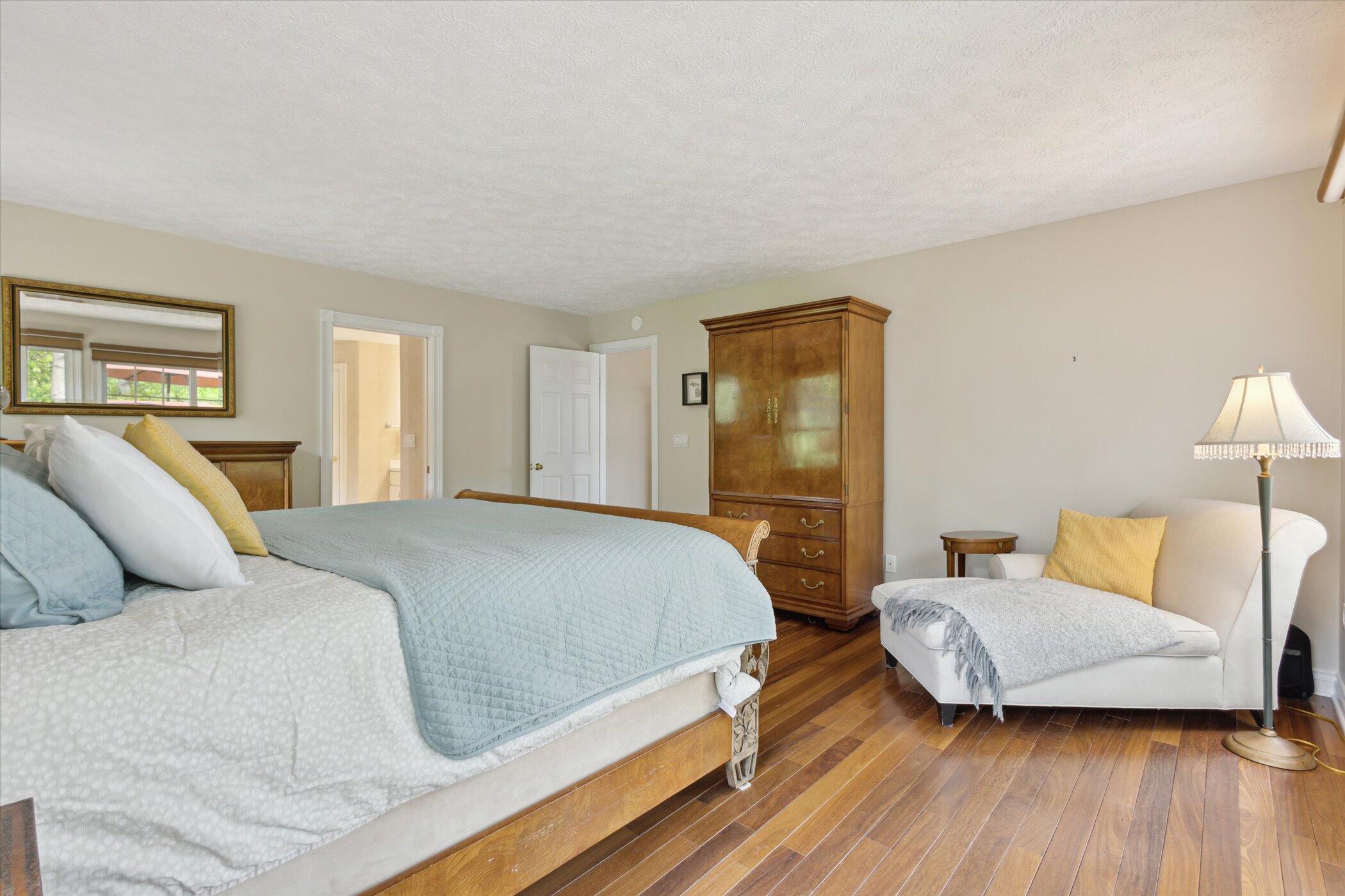 1450 Winterwood Drive NE