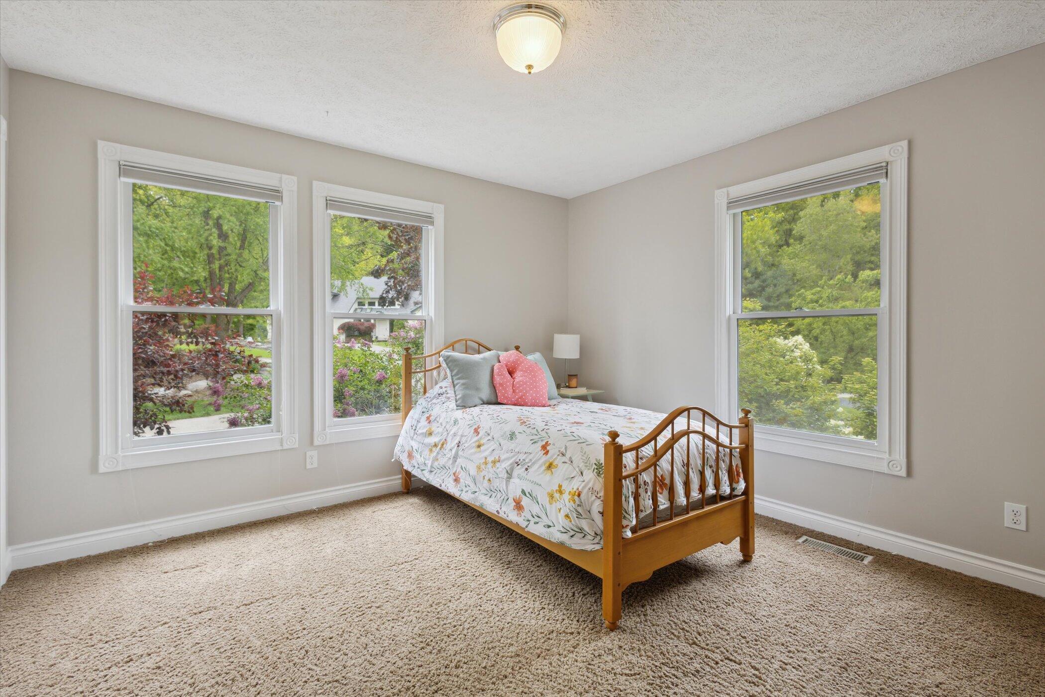 1450 Winterwood Drive NE