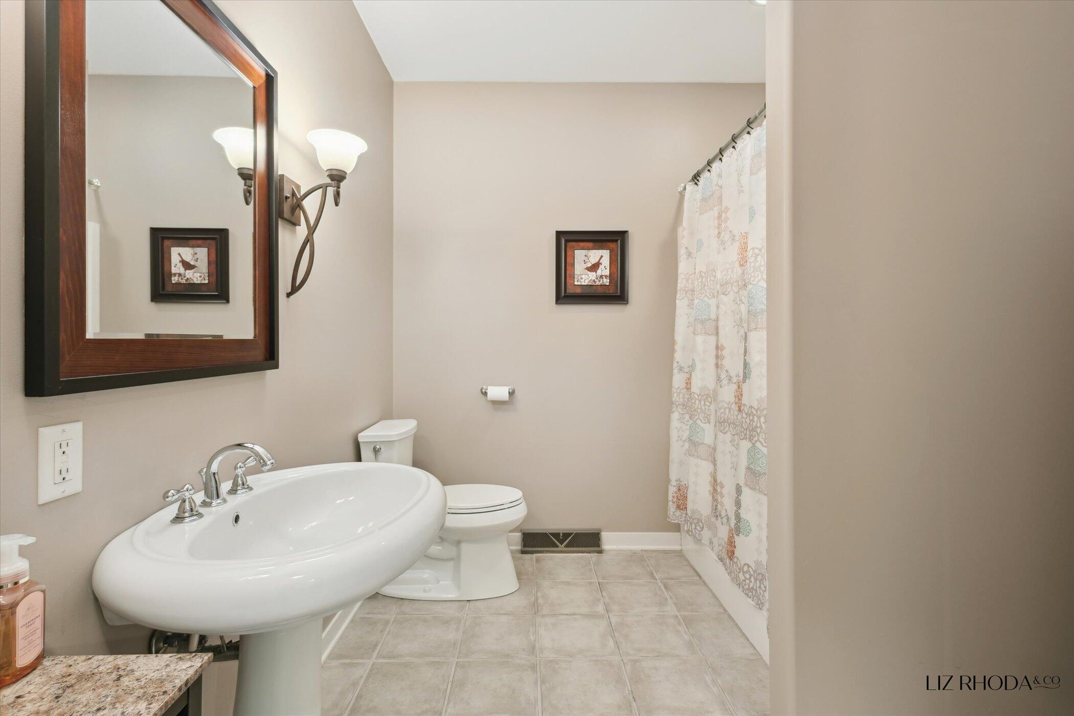 10058 Fulton Street E