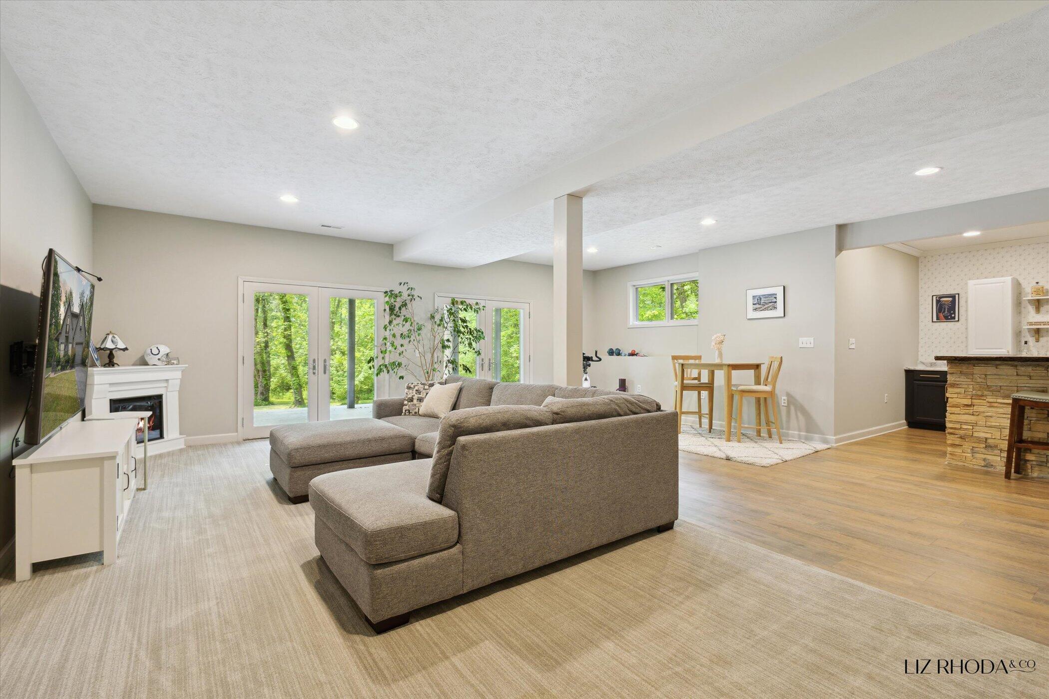 10058 Fulton Street E