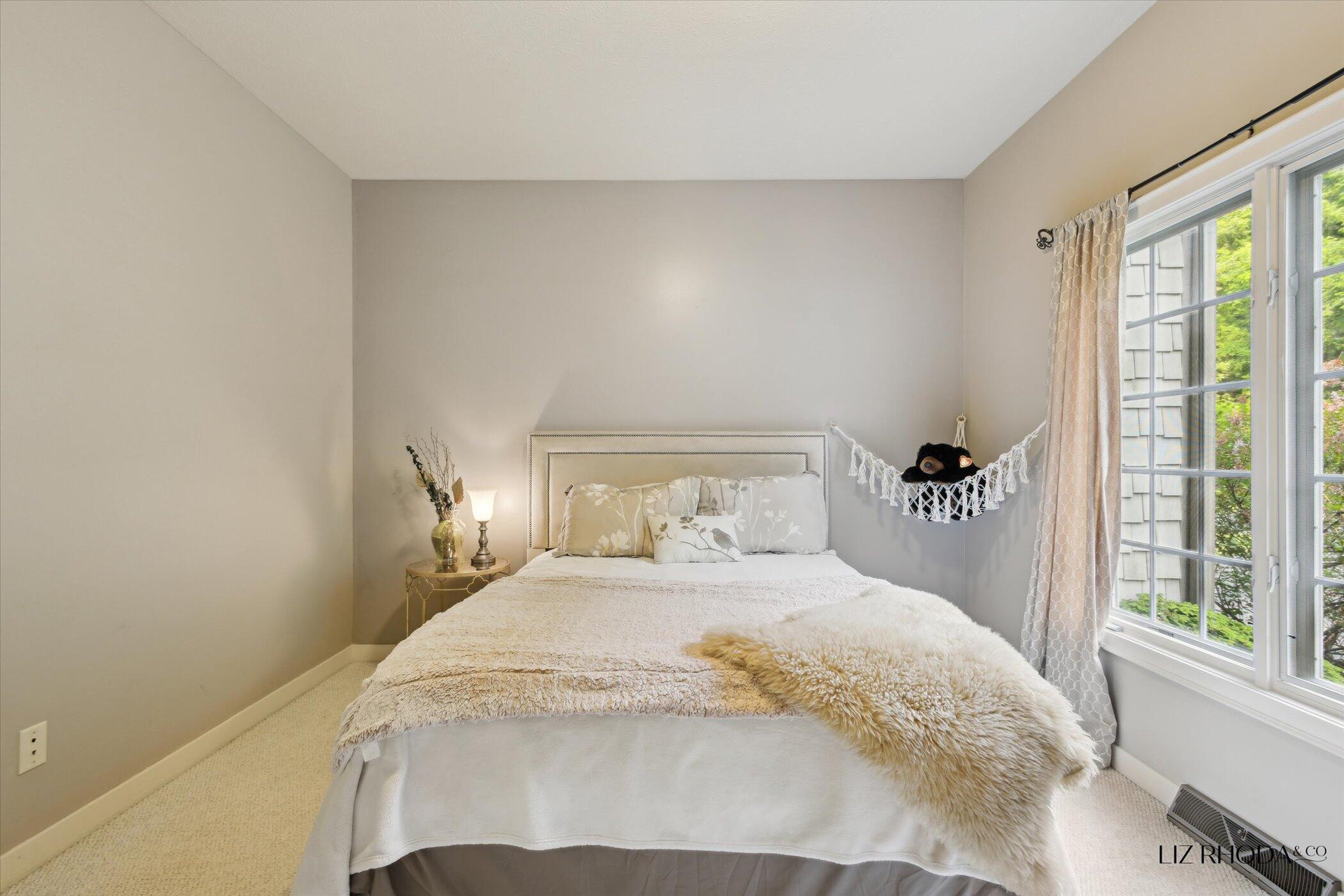 10058 Fulton Street E