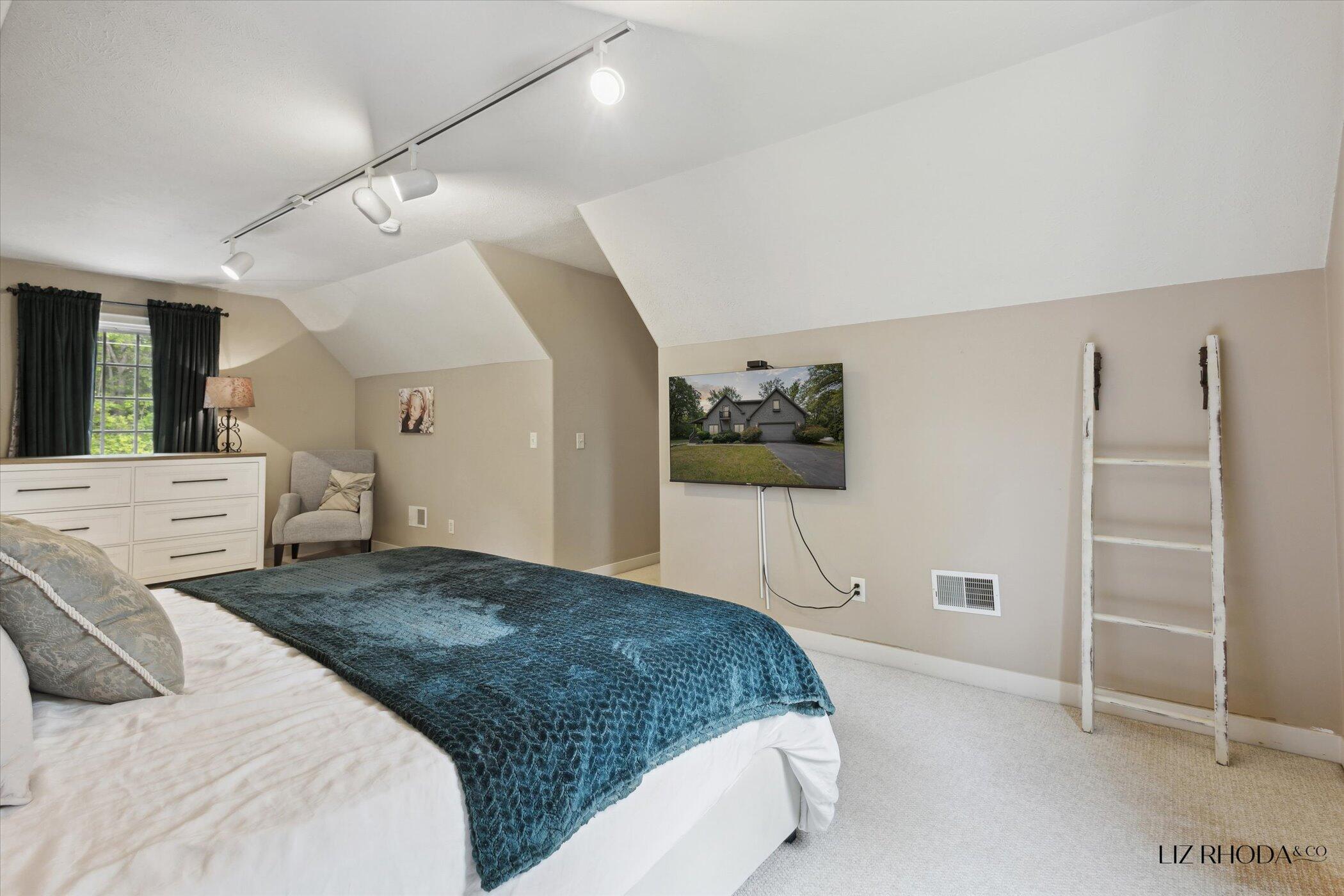 10058 Fulton Street E