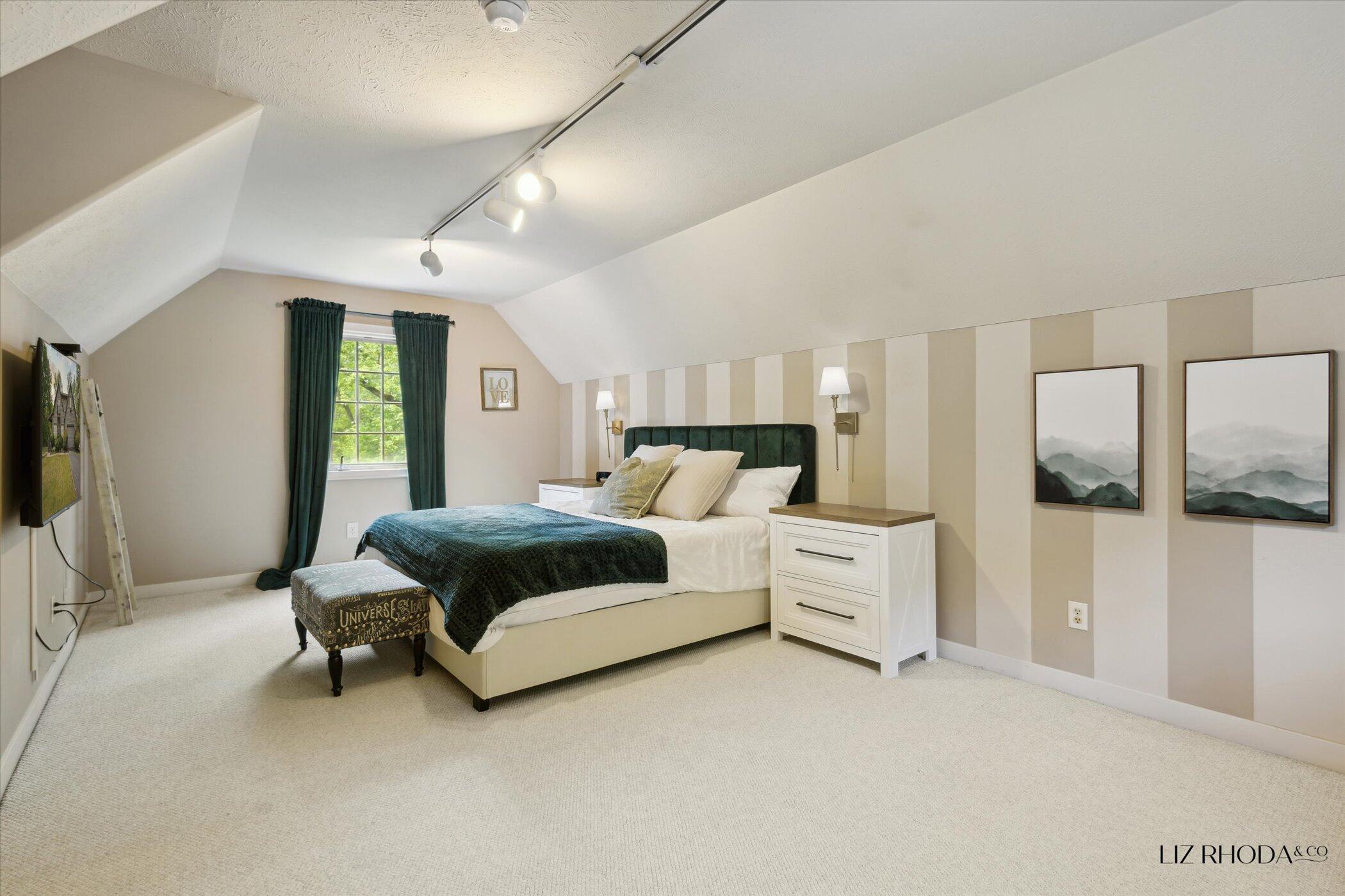 10058 Fulton Street E