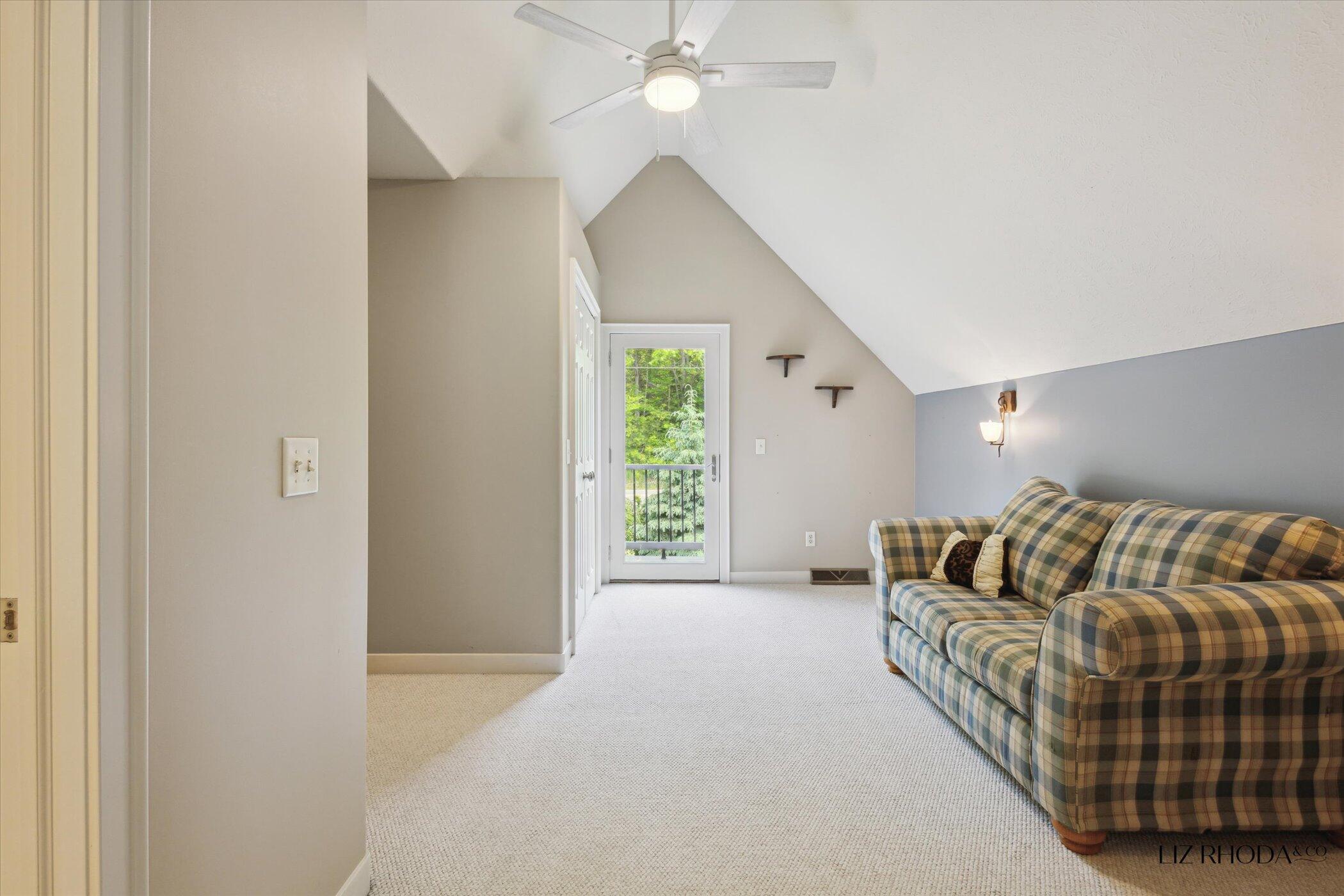 10058 Fulton Street E