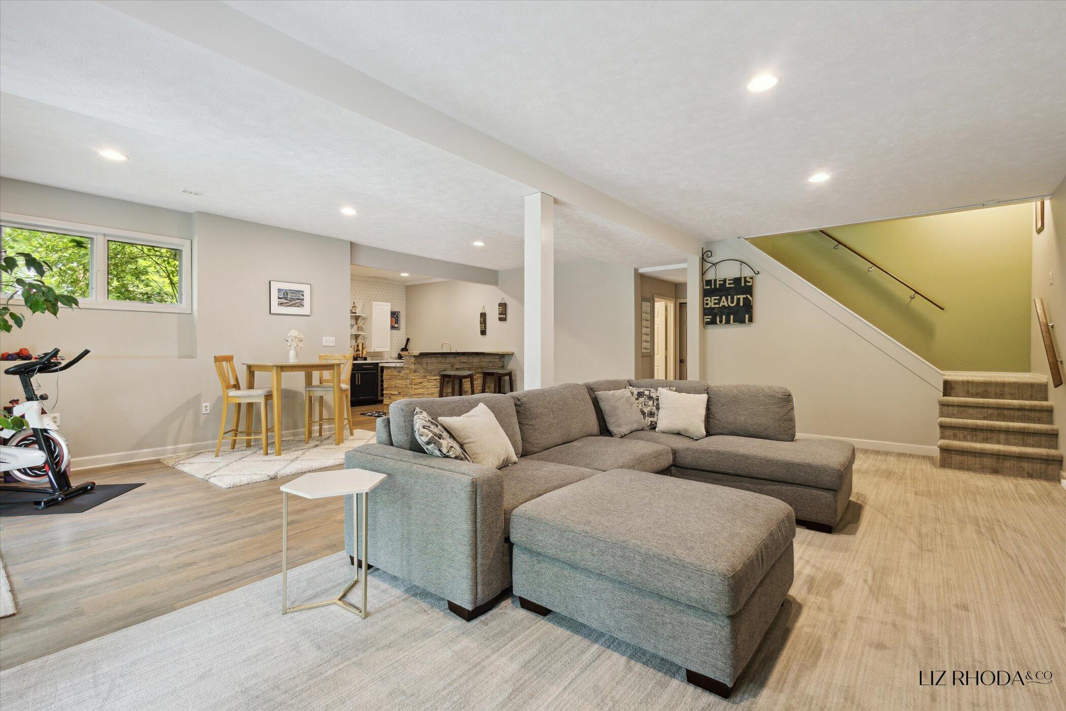 10058 Fulton Street E