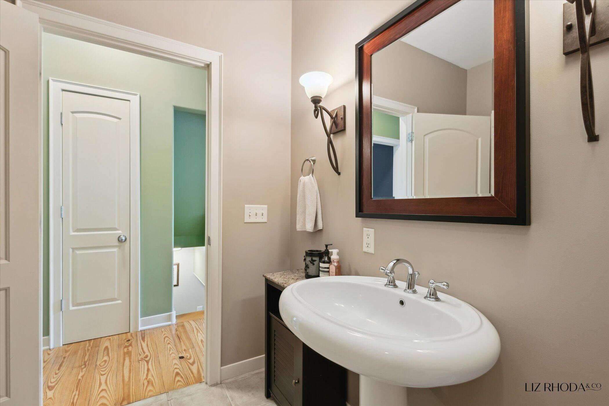 10058 Fulton Street E