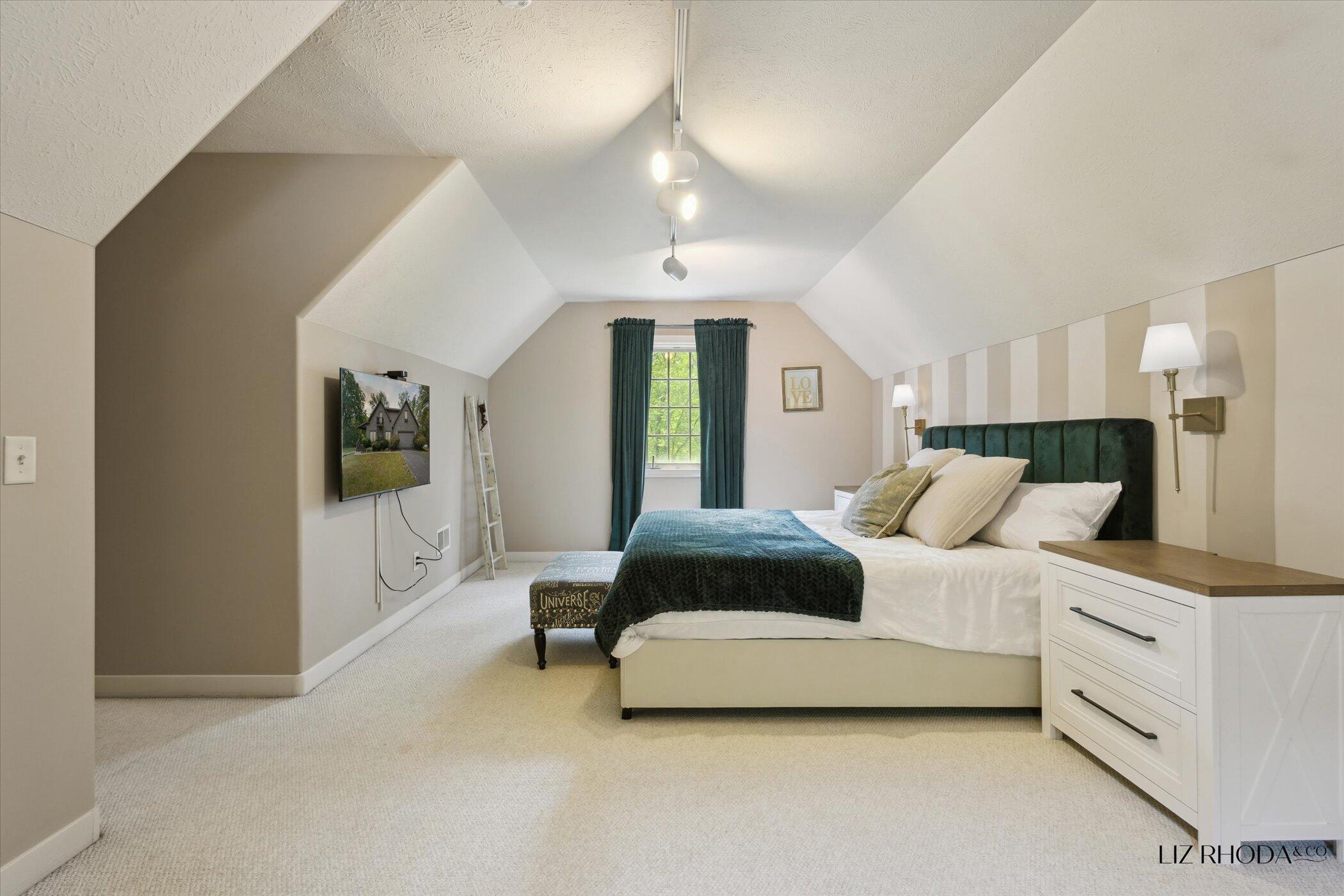 10058 Fulton Street E