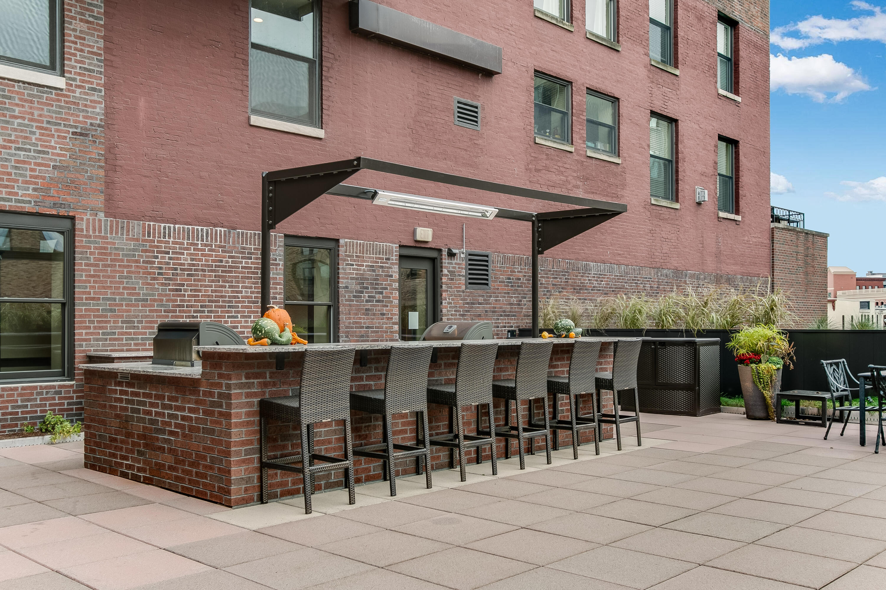 27 Library Street NE 803