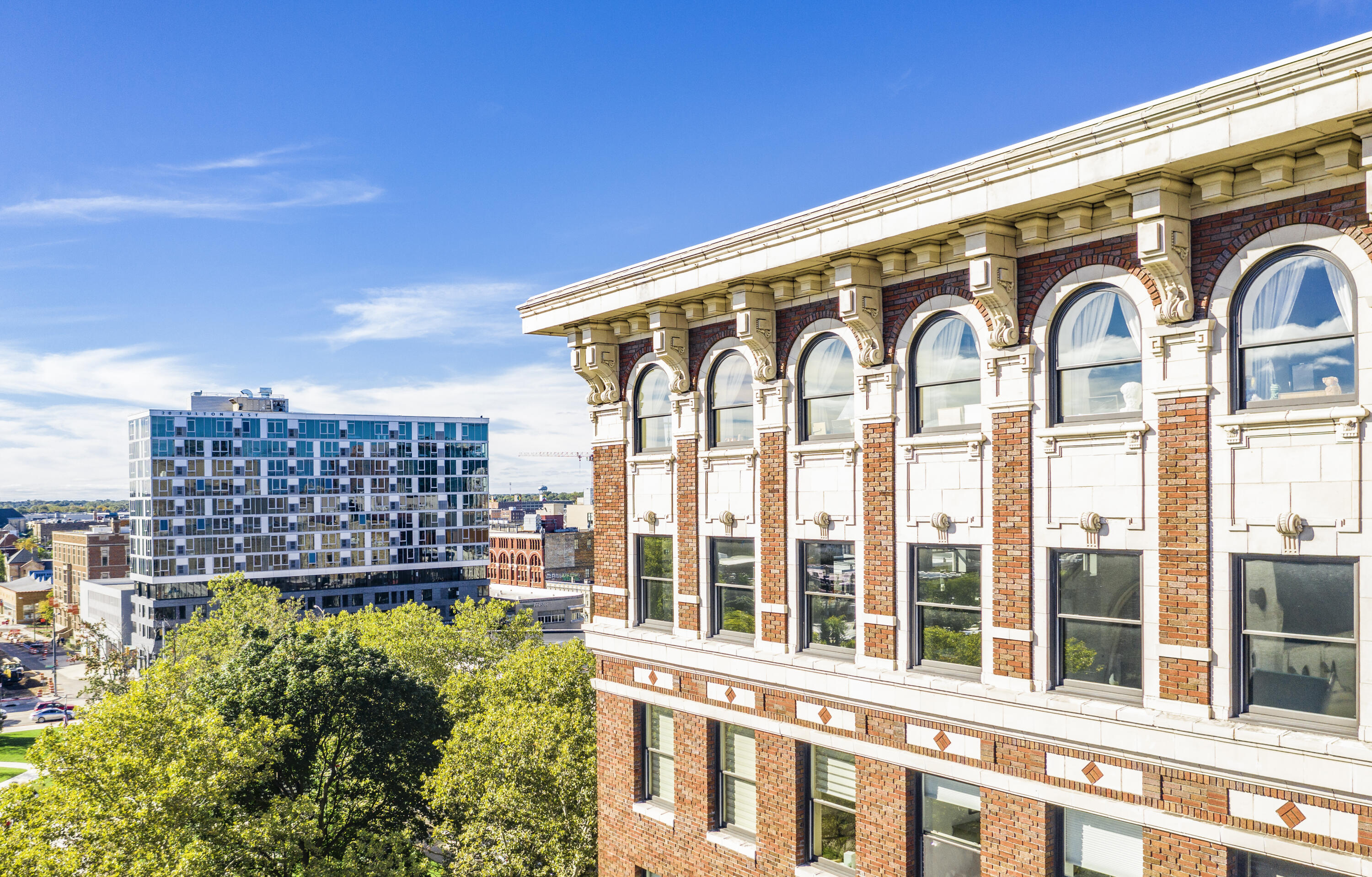 27 Library Street NE 803