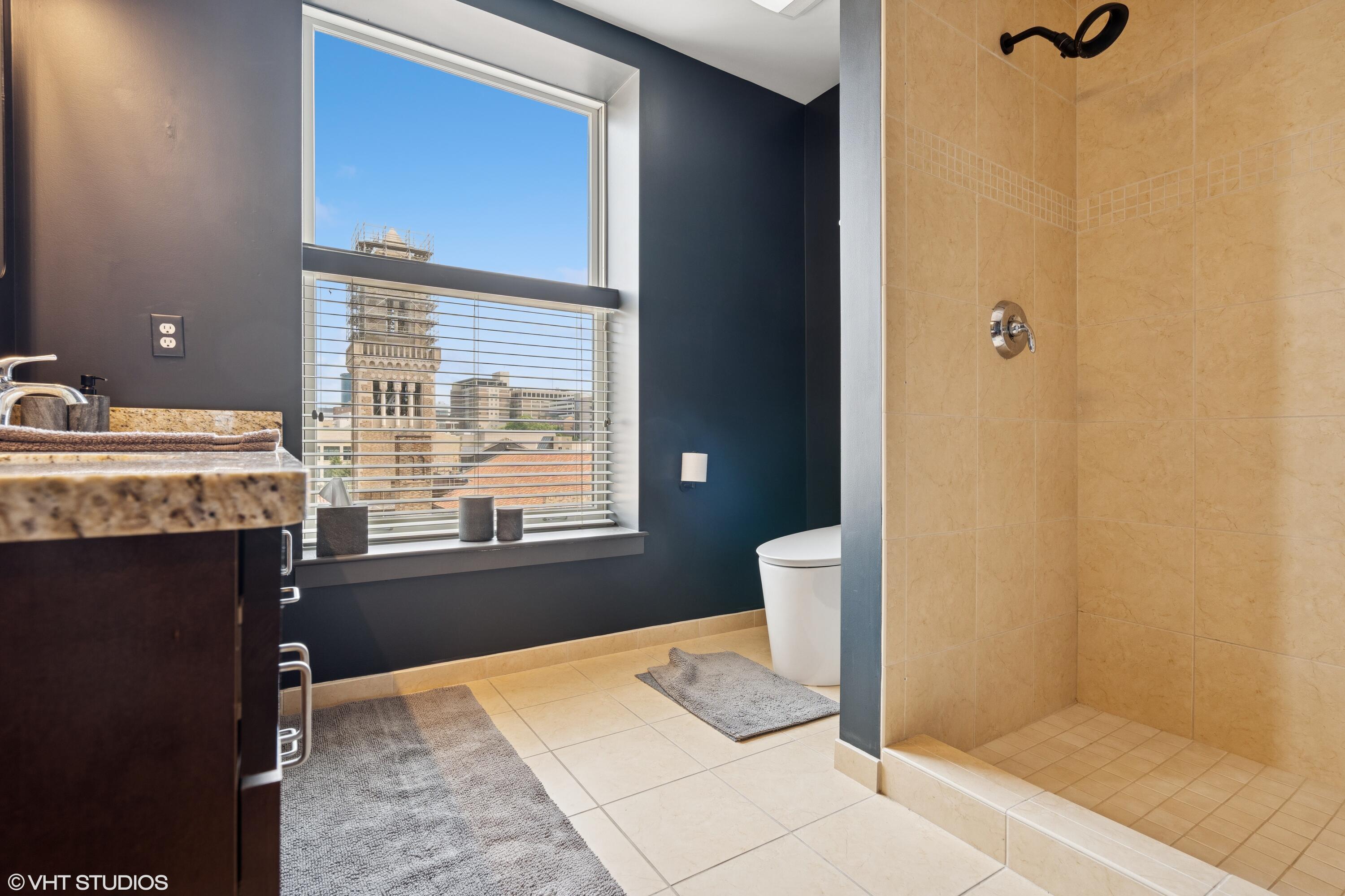 27 Library Street NE 803