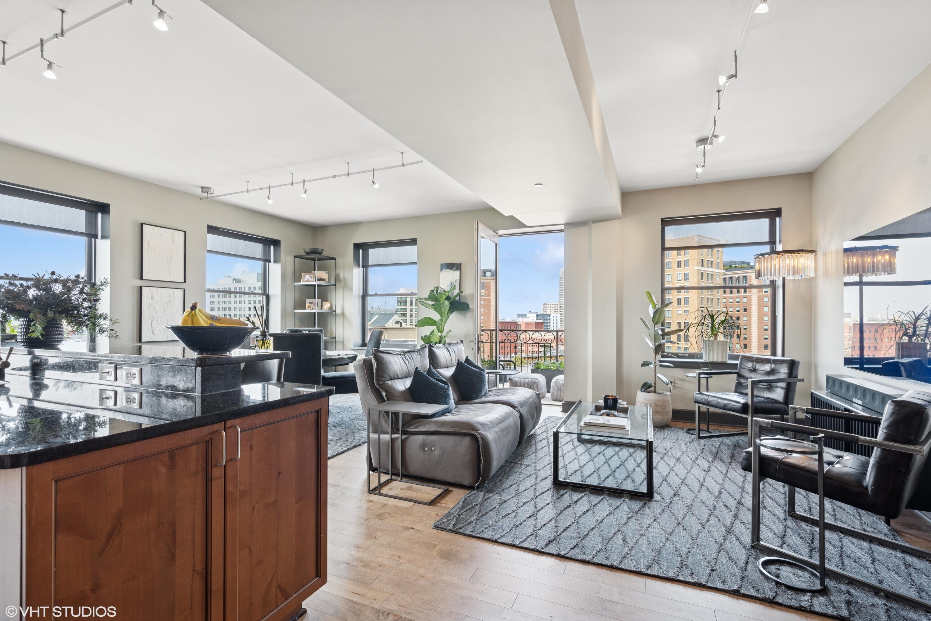 27 Library Street NE 803