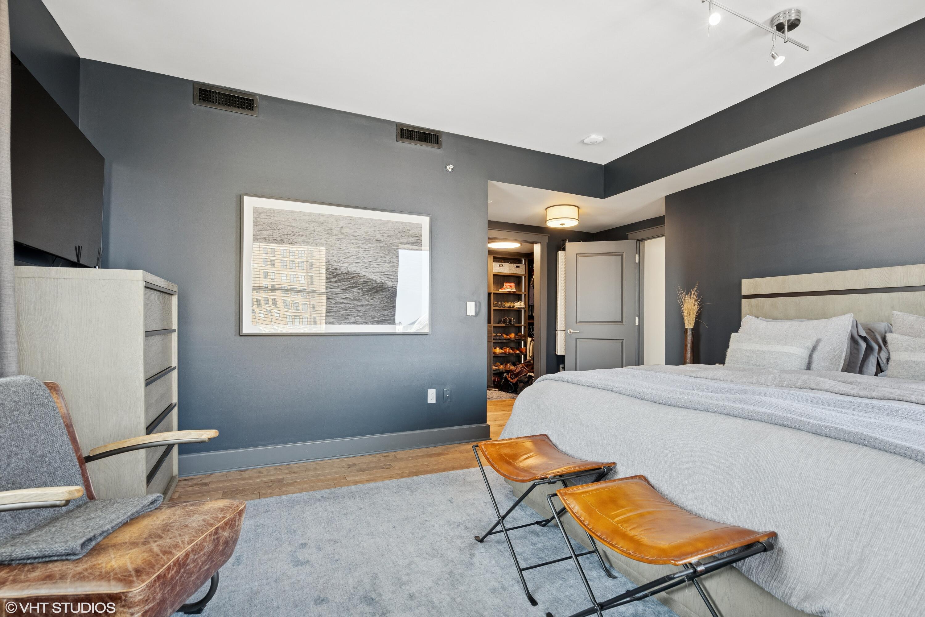 27 Library Street NE 803