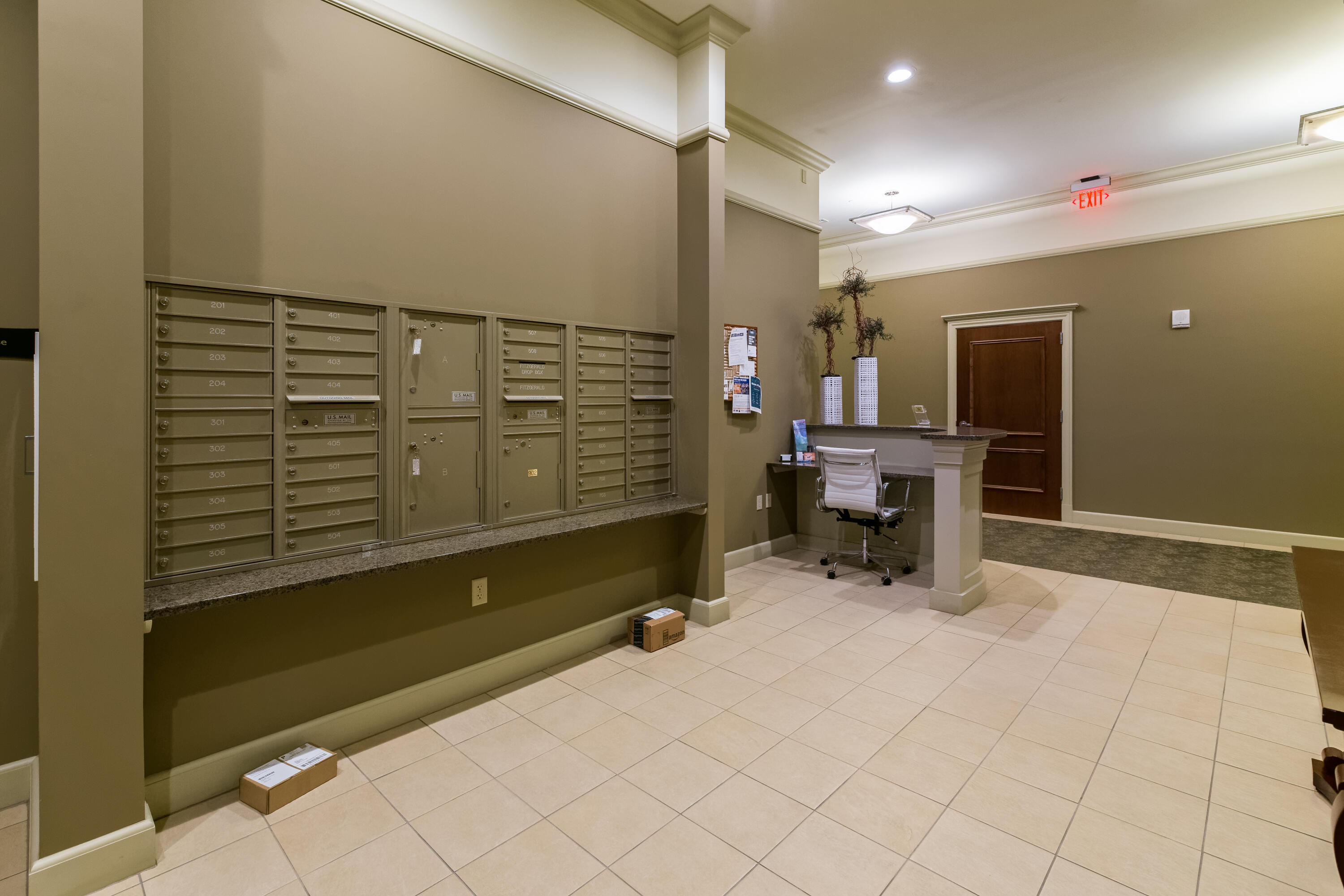 27 Library Street NE 803