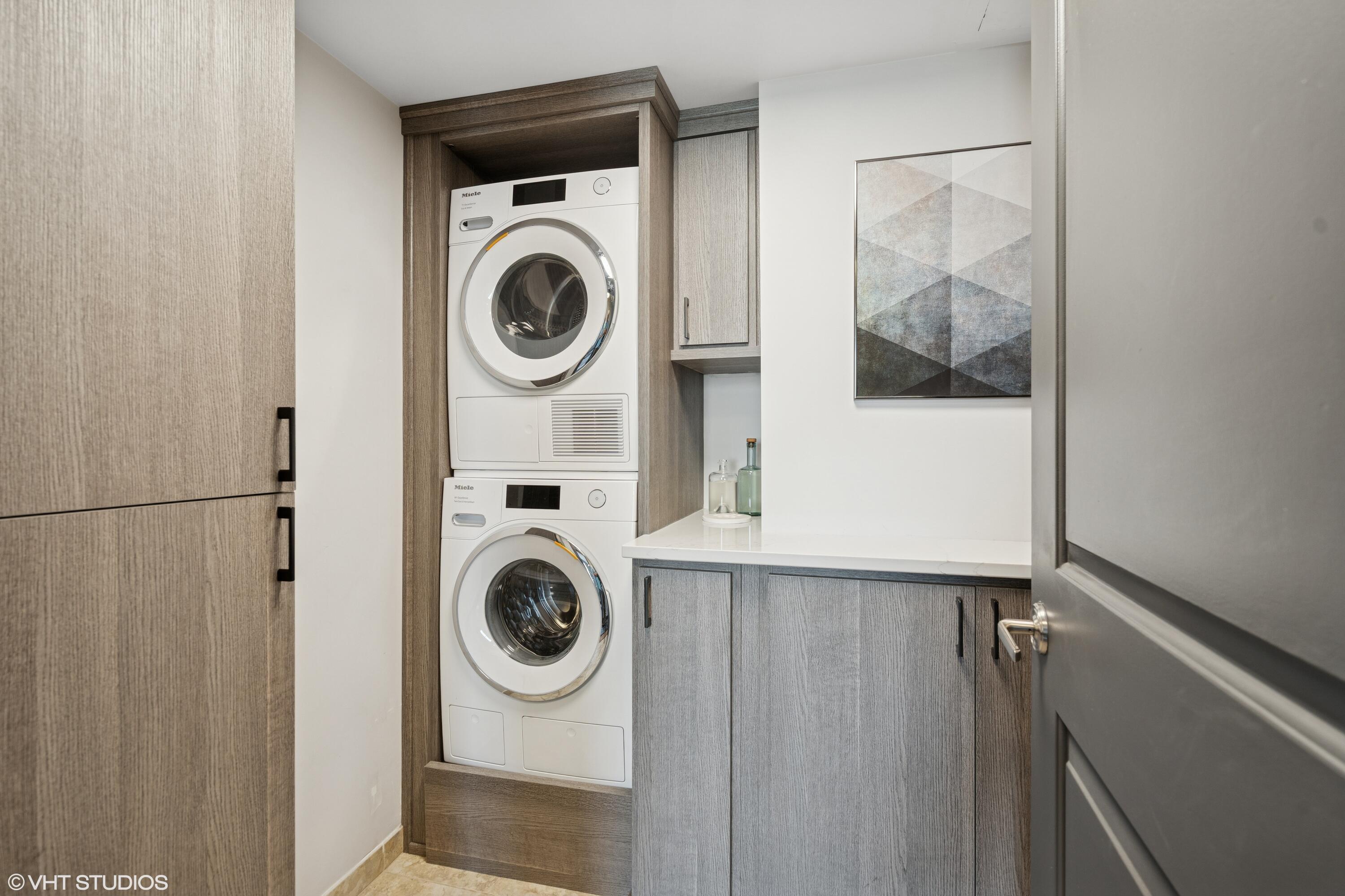 27 Library Street NE 803