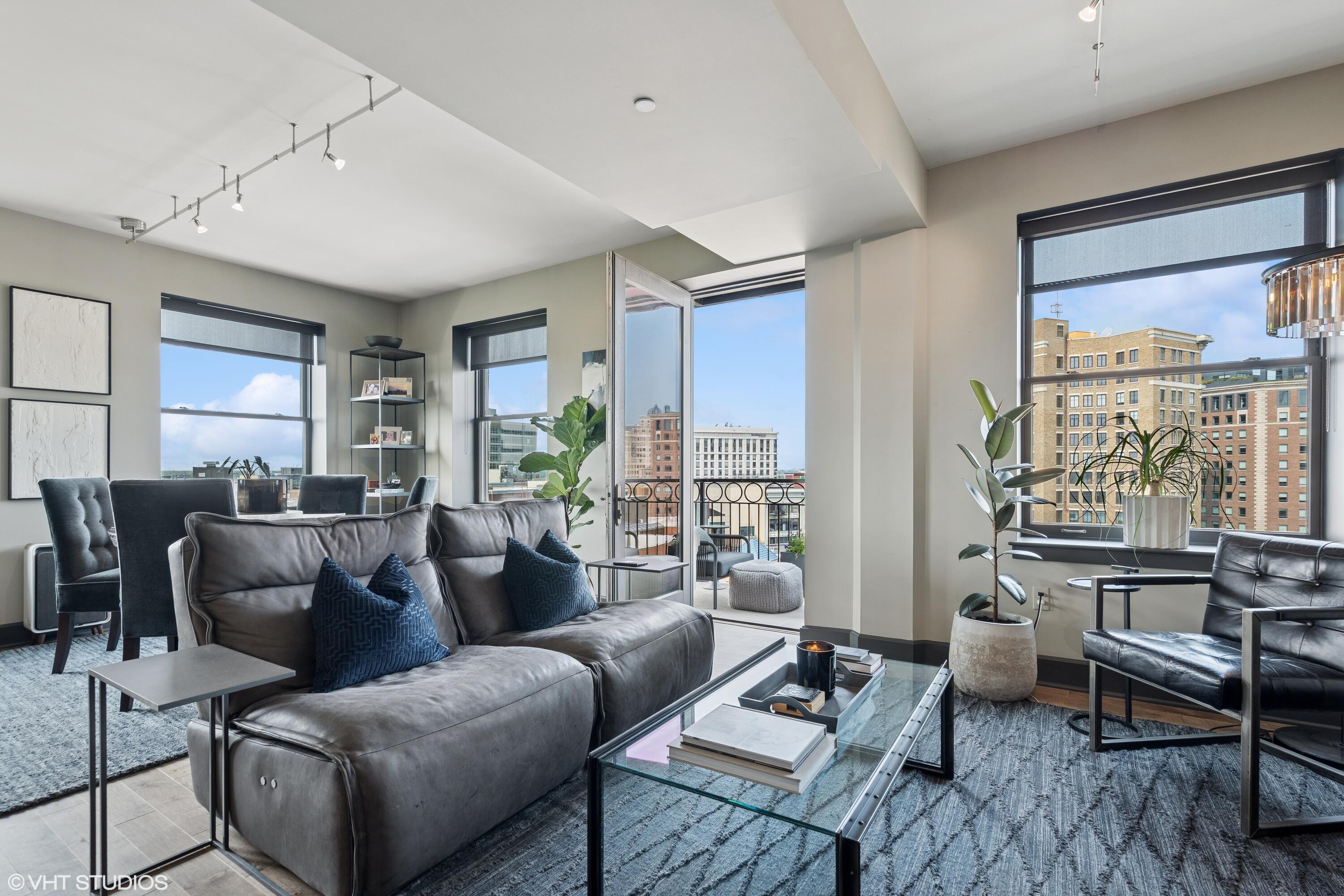 27 Library Street NE 803