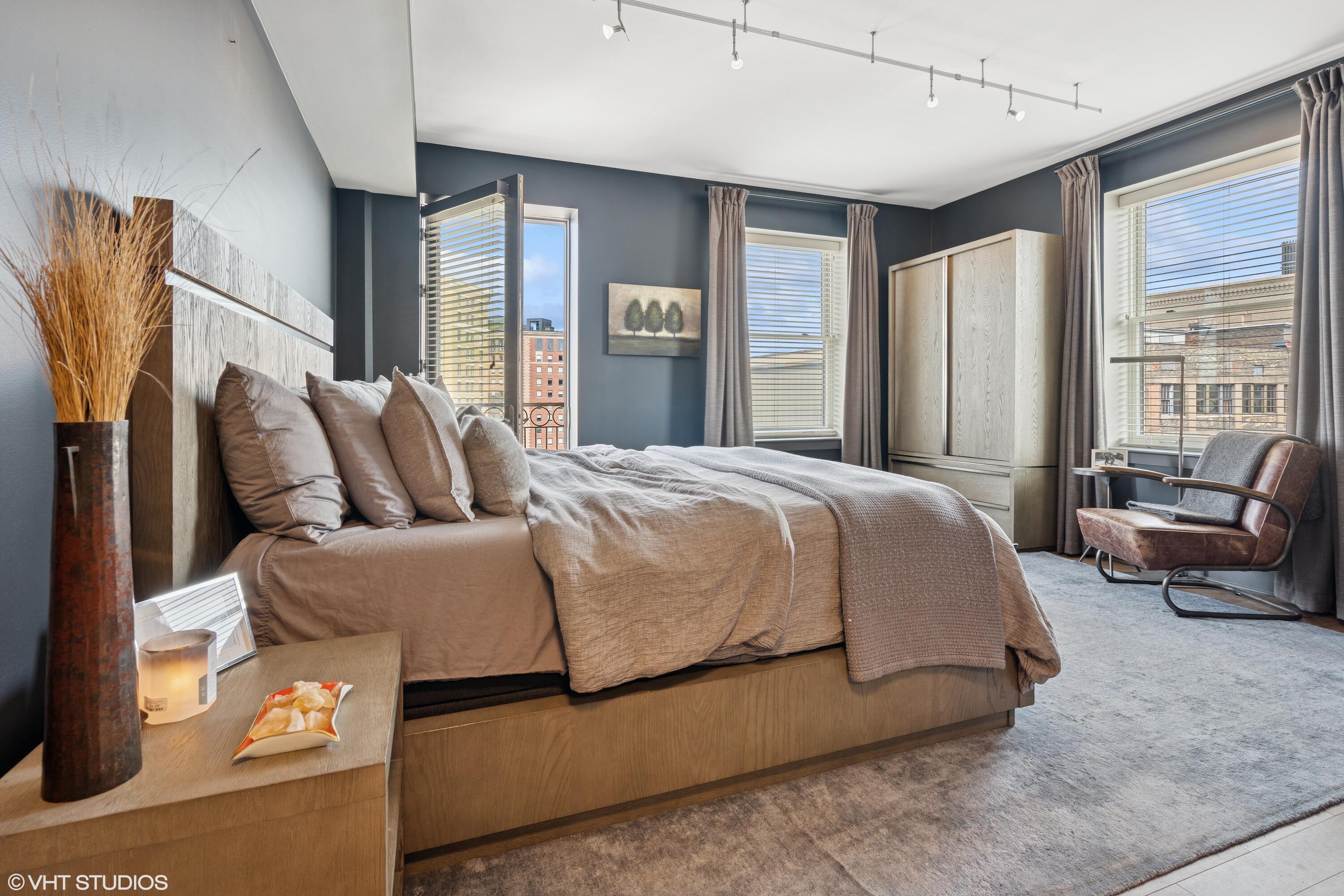 27 Library Street NE 803