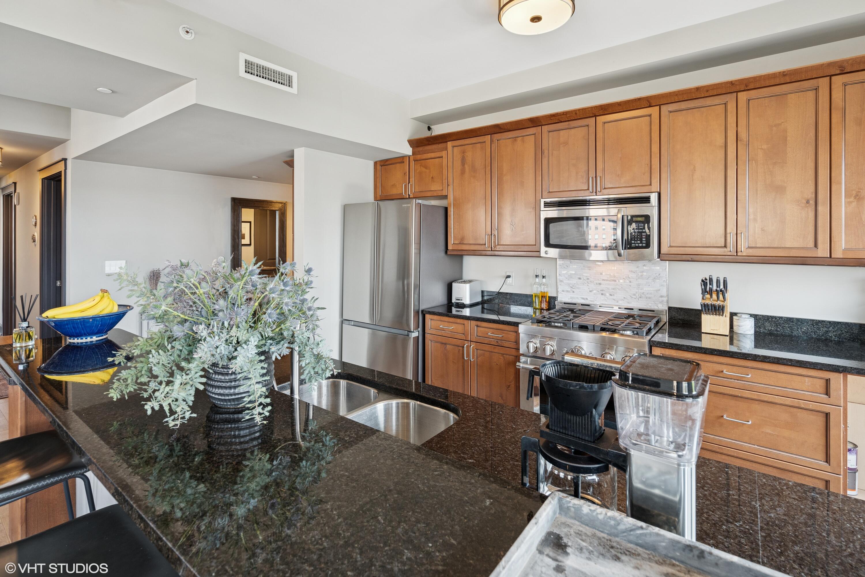 27 Library Street NE 803