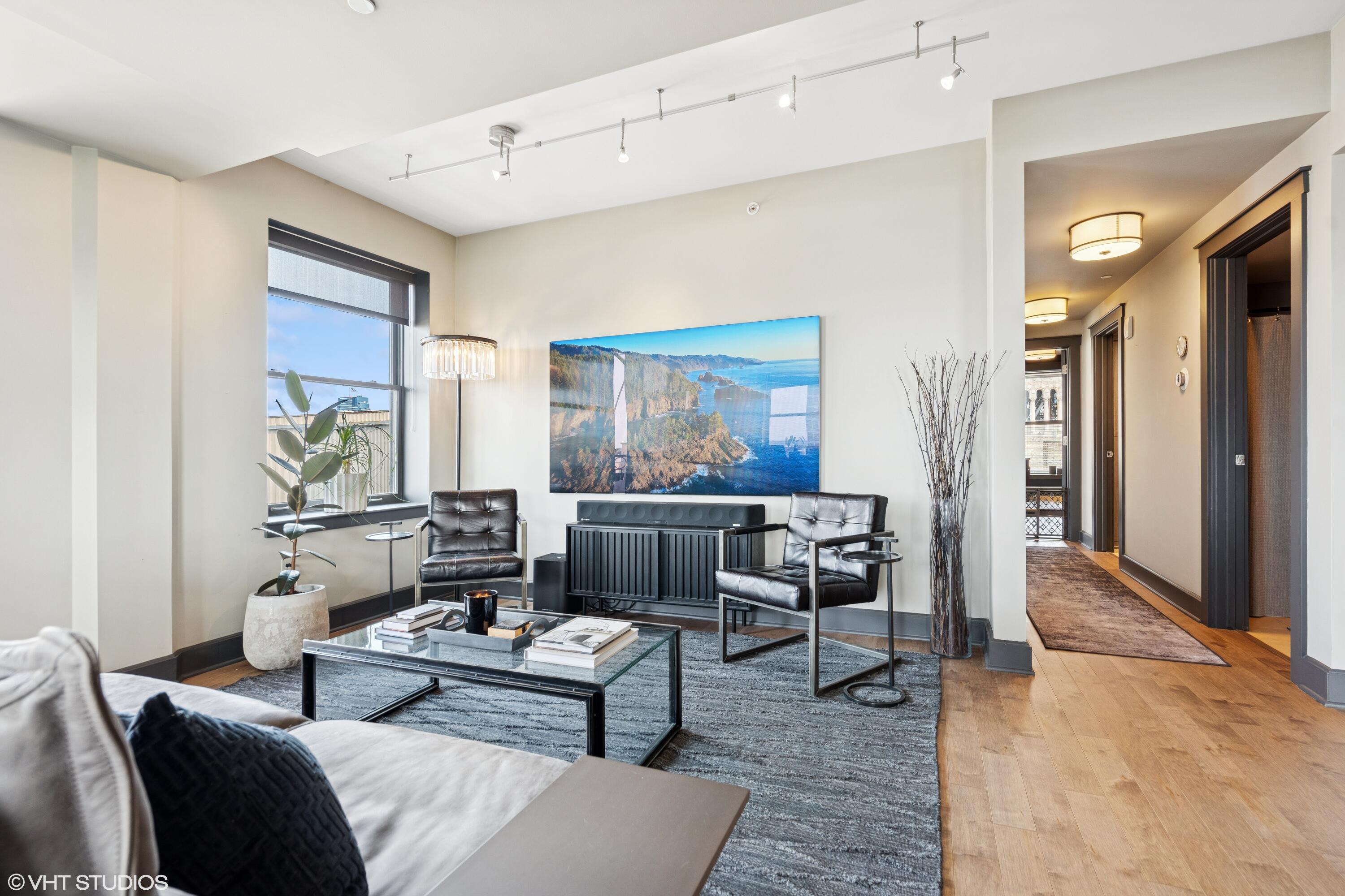 27 Library Street NE 803