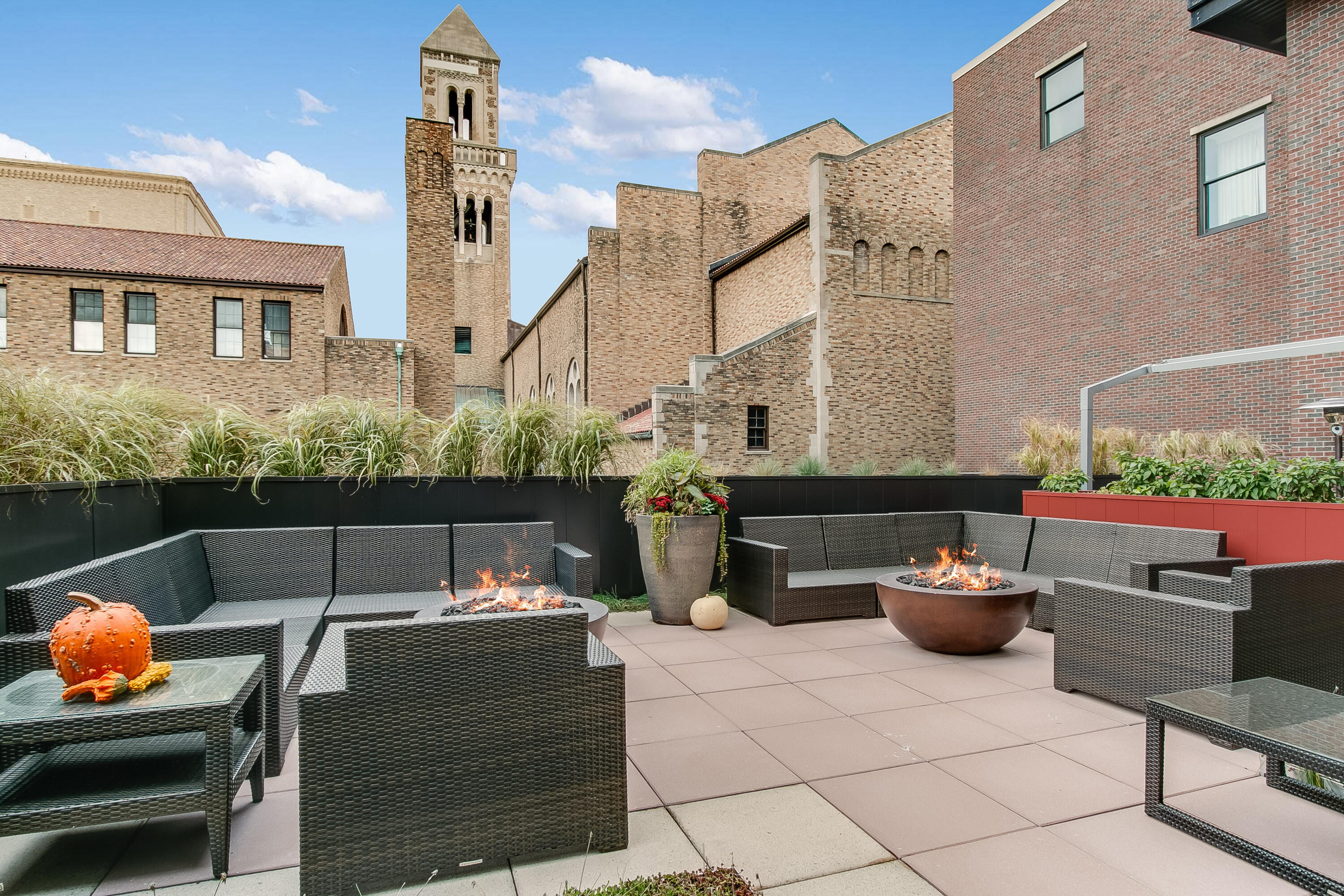 27 Library Street NE 803