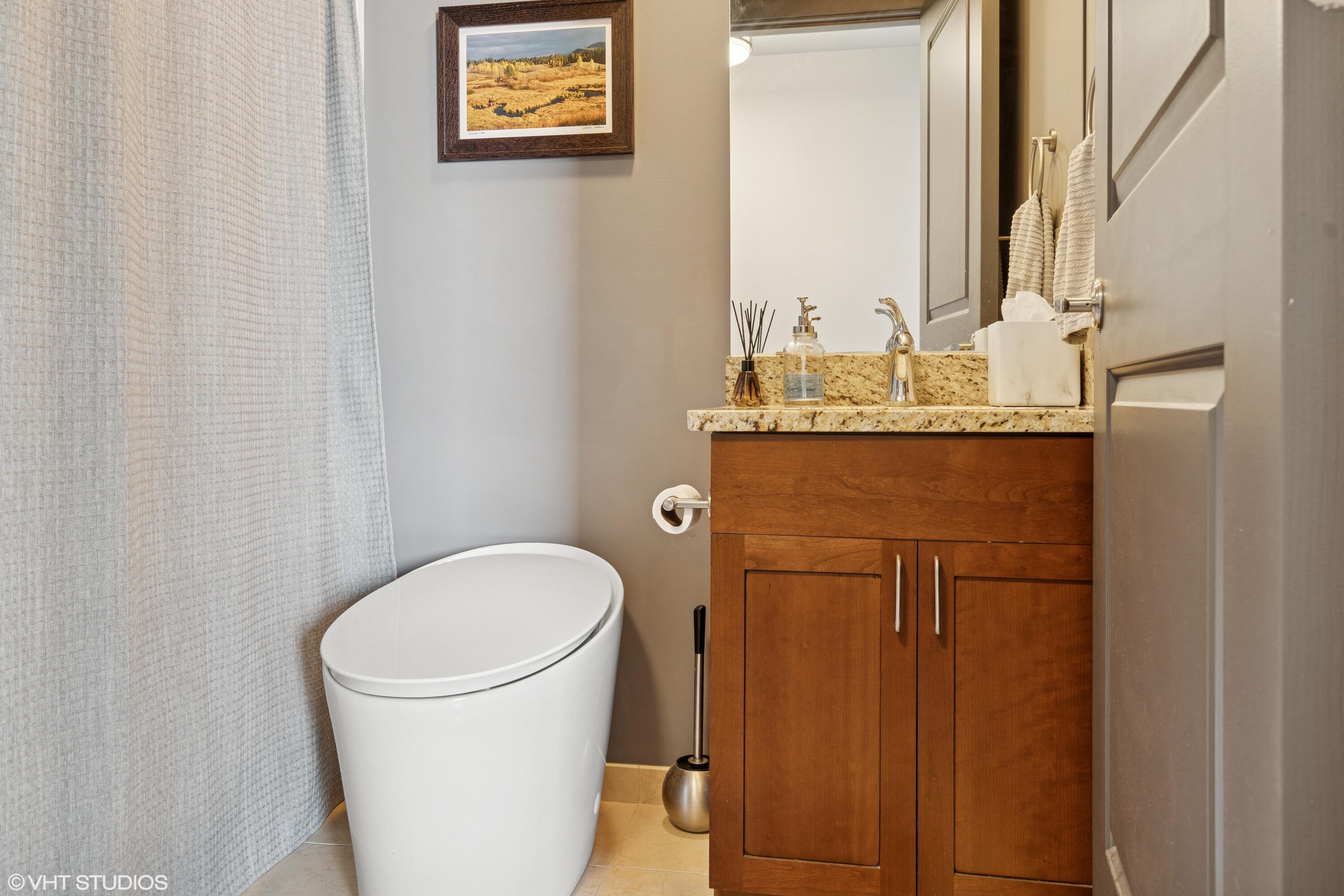 27 Library Street NE 803