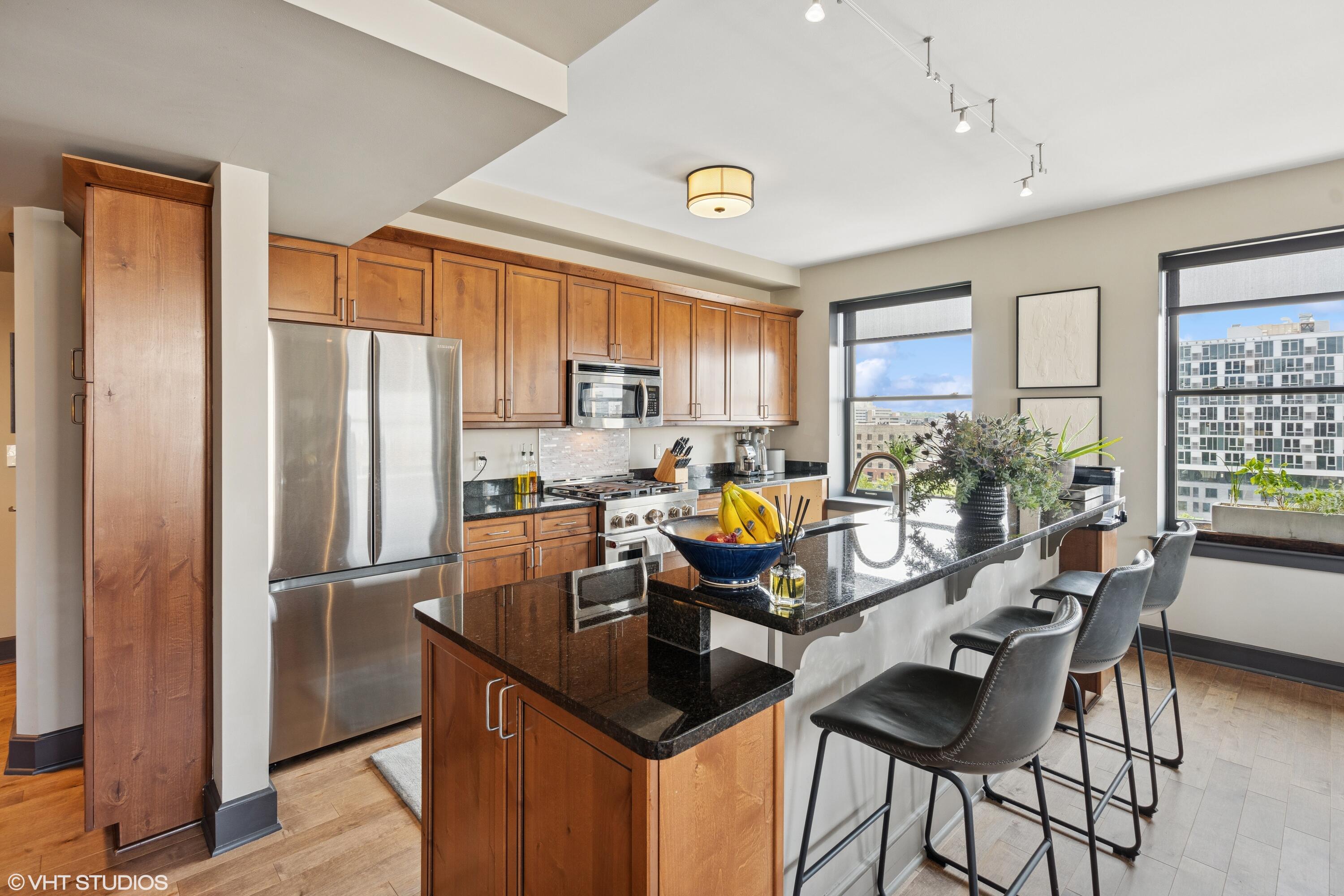 27 Library Street NE 803