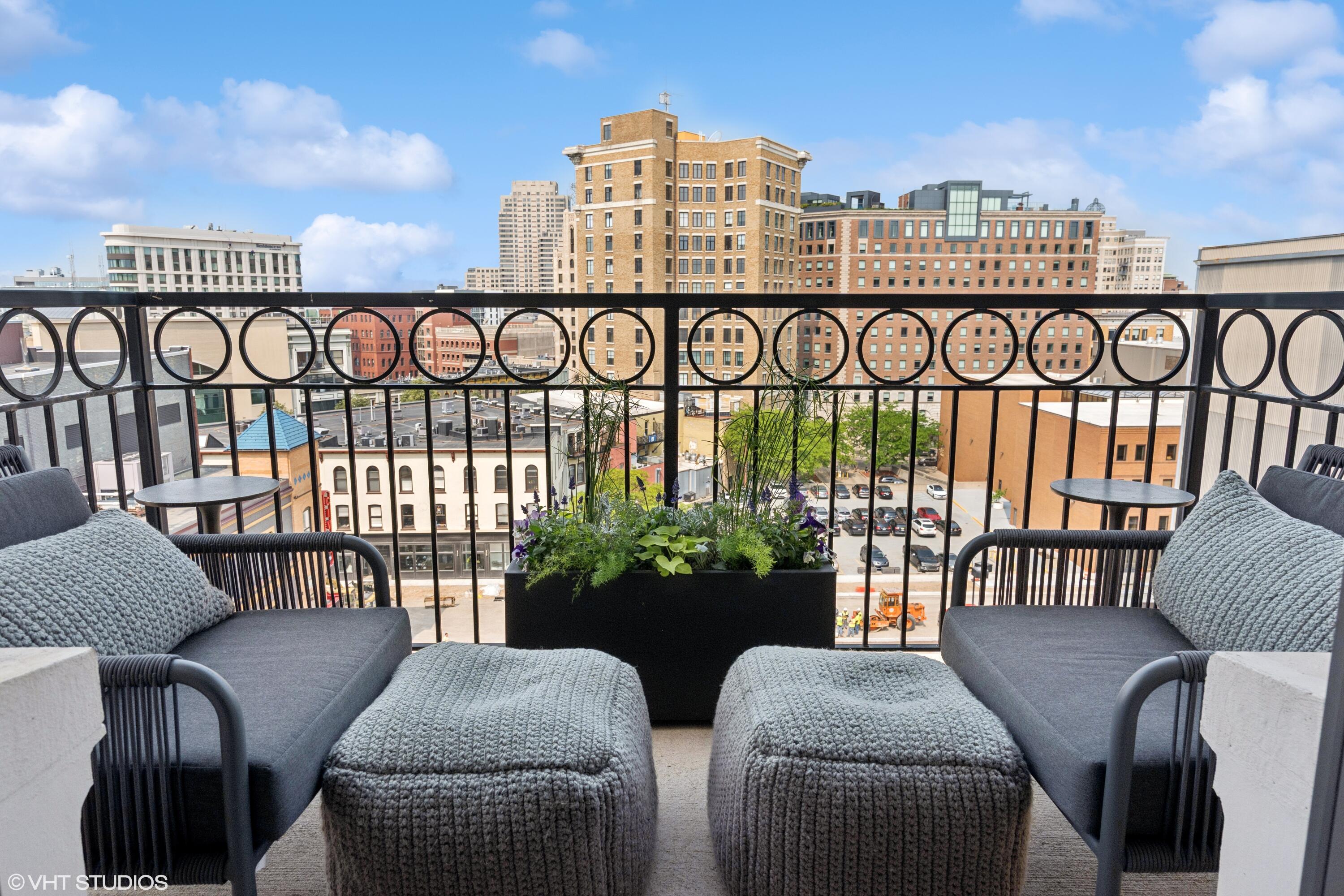 27 Library Street NE 803