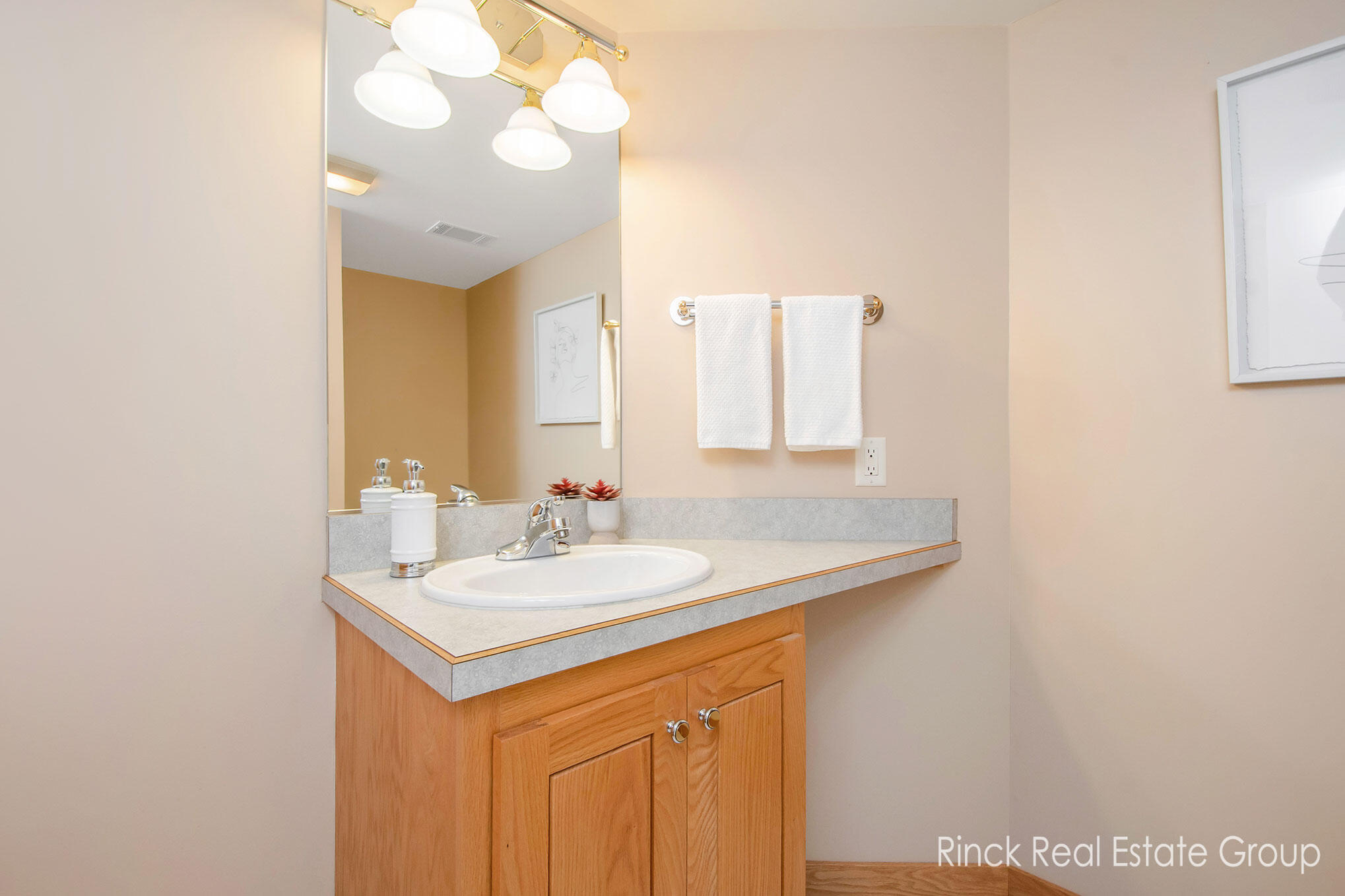 3845 Canterbury Drive 26