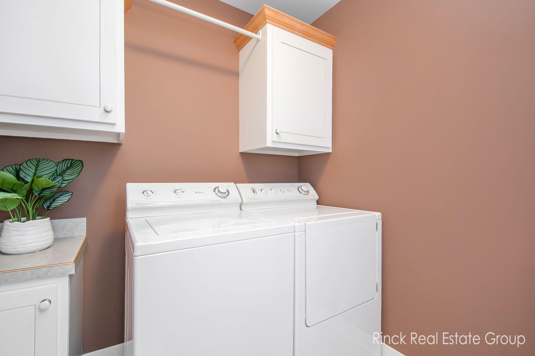 3845 Canterbury Drive 26