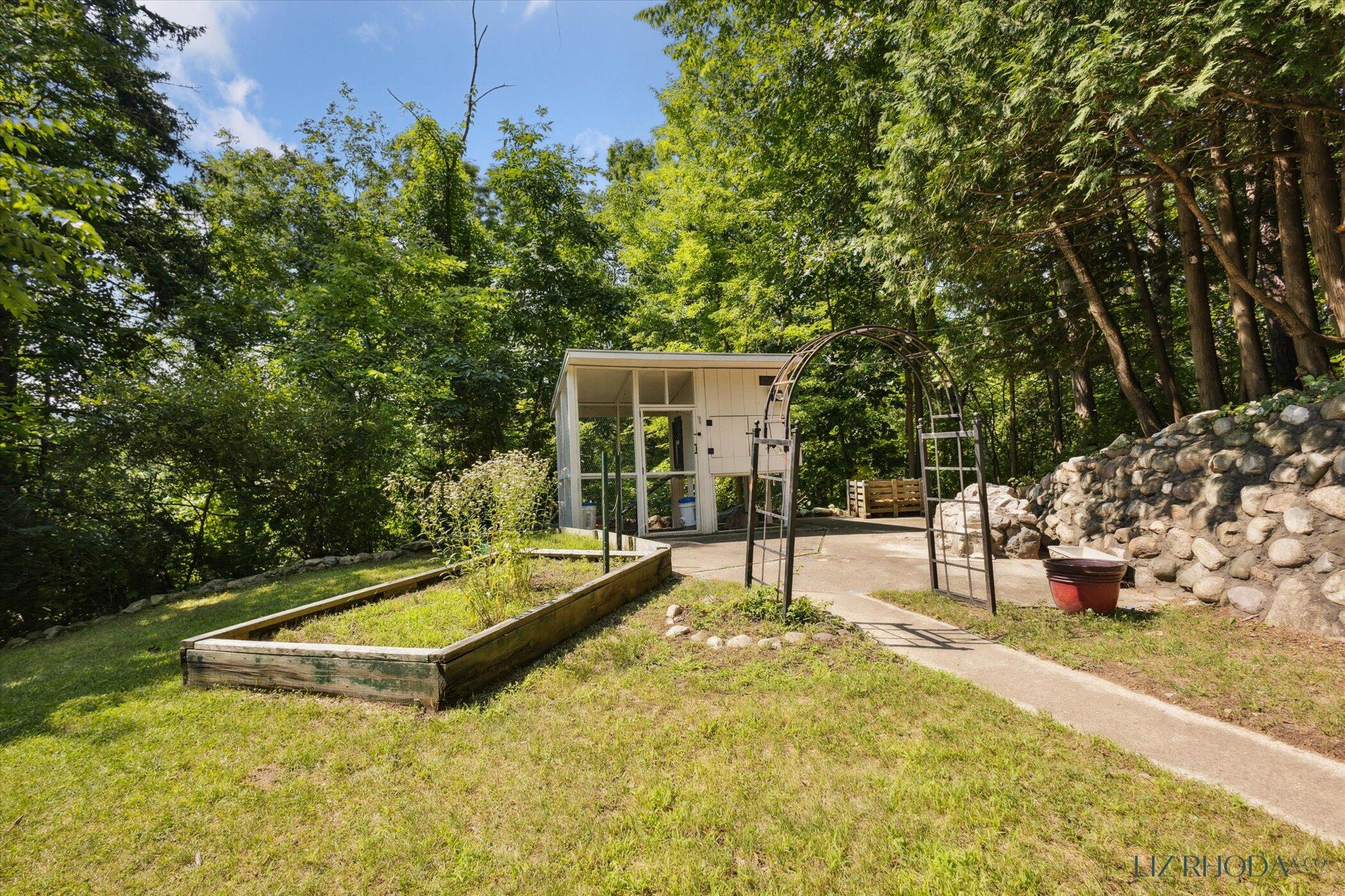 10505 Fulton Street E