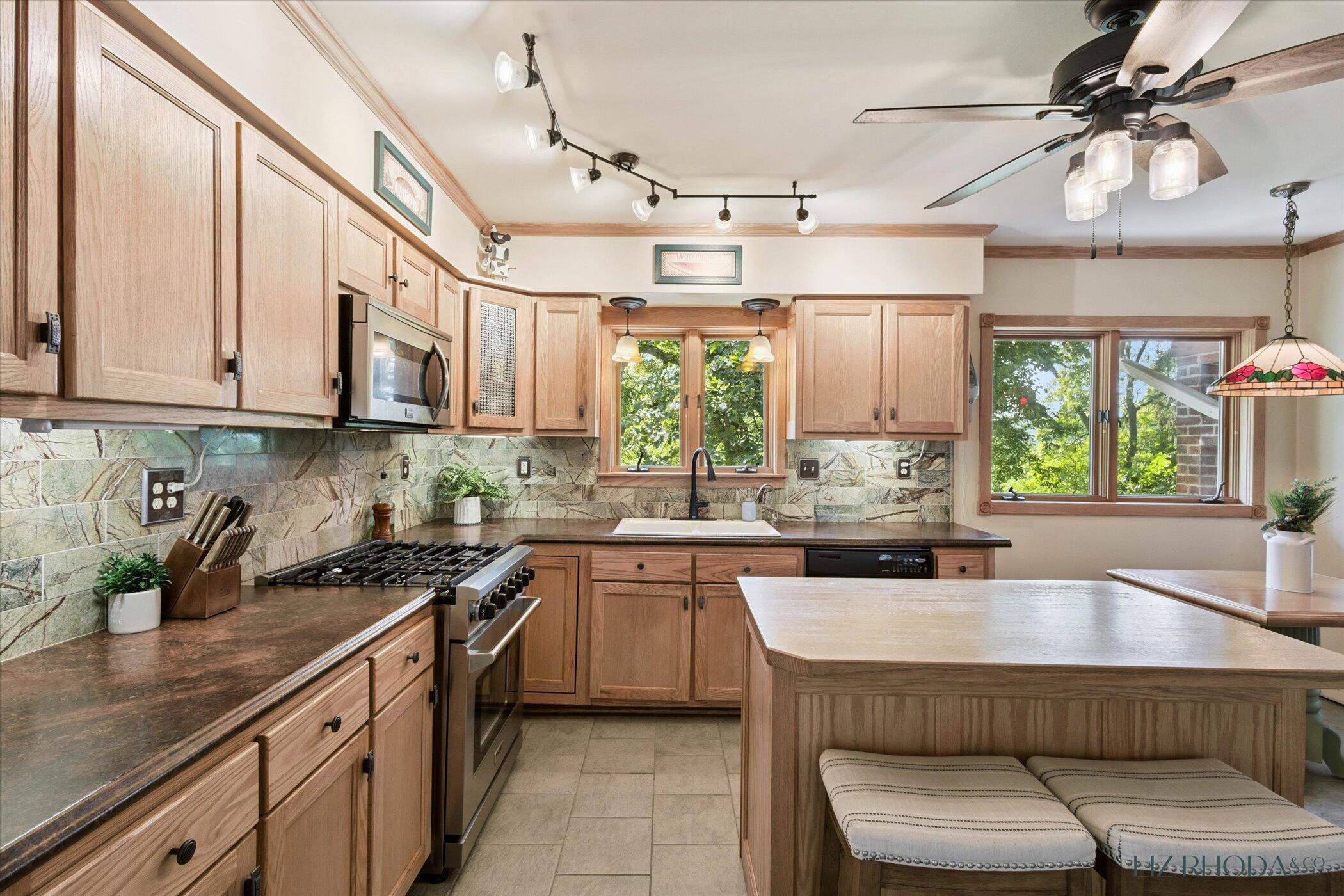 10505 Fulton Street E