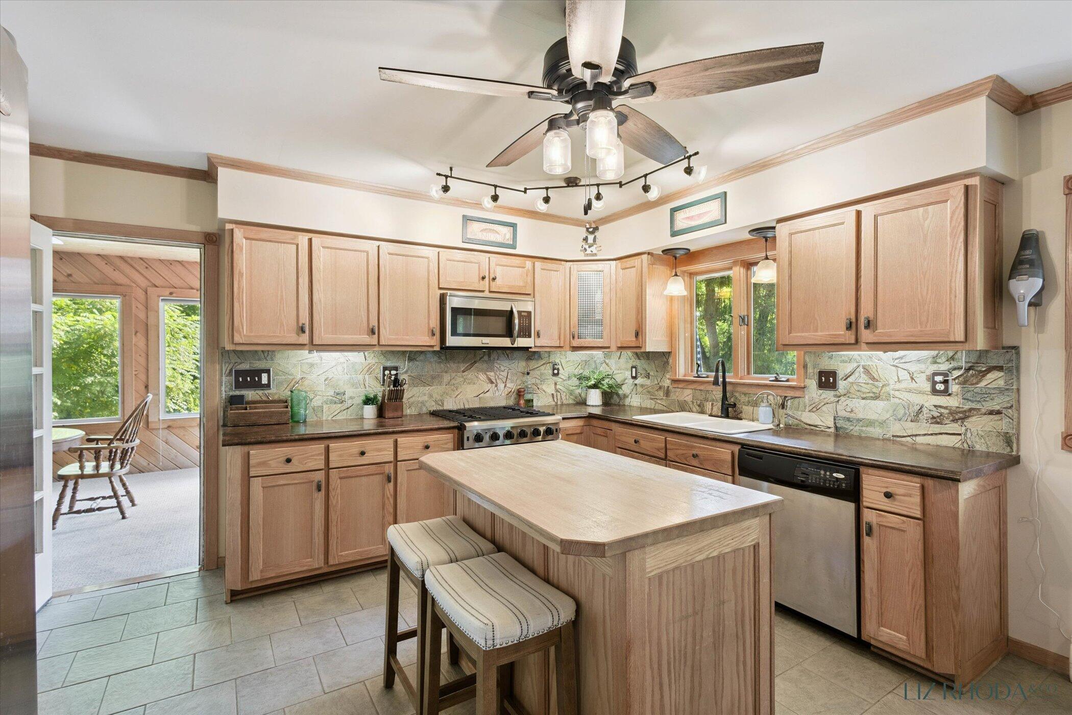 10505 Fulton Street E