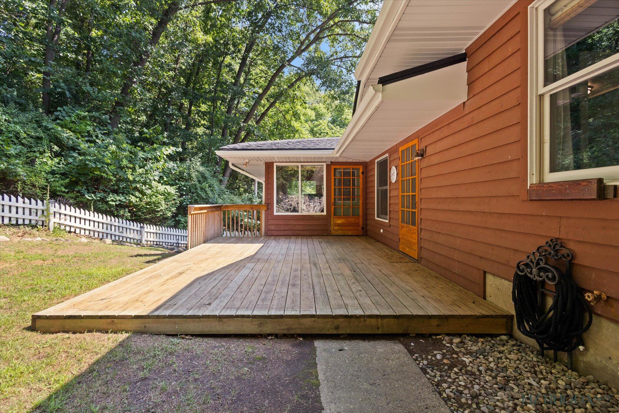 10505 Fulton Street E