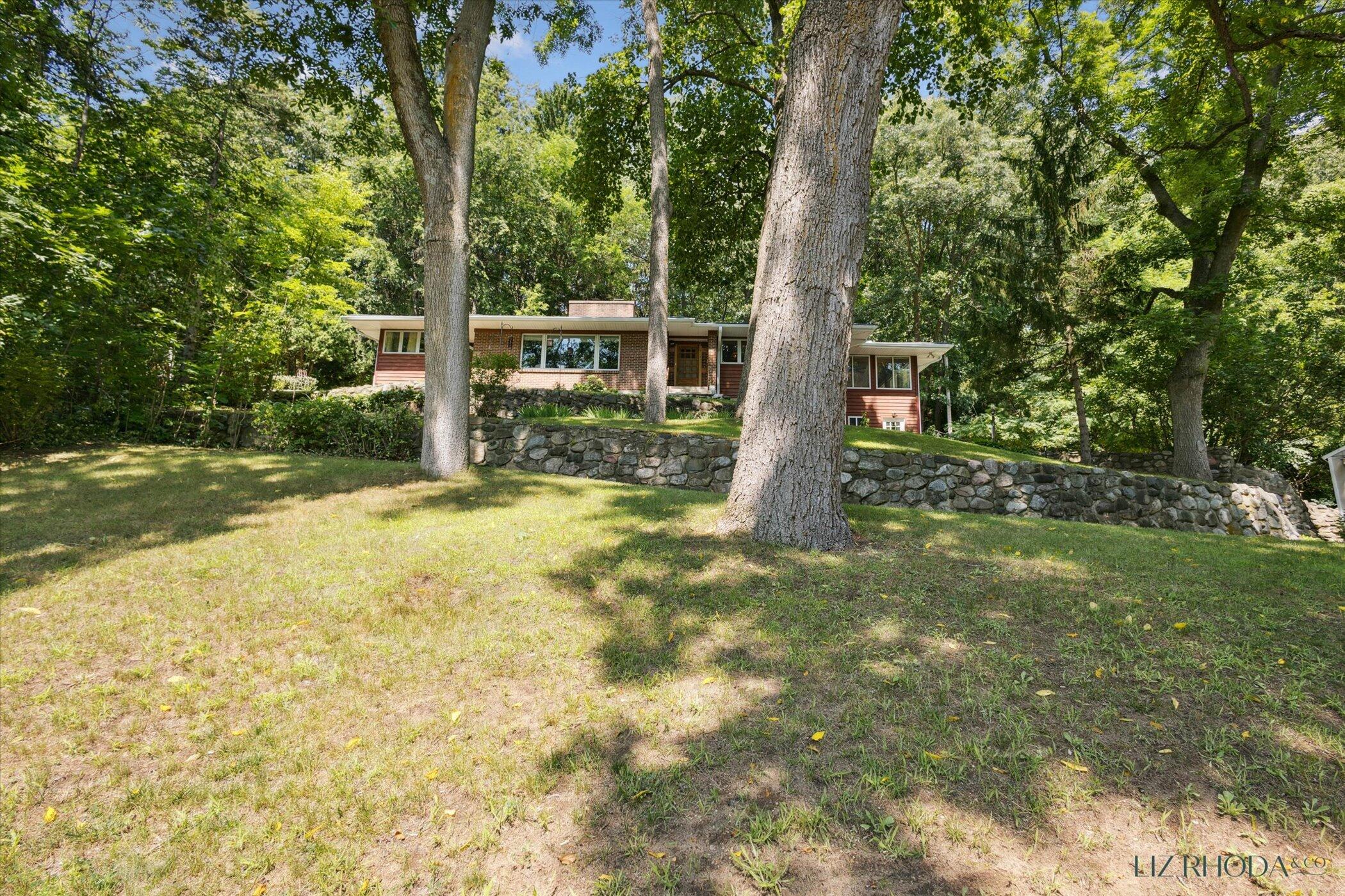 10505 Fulton Street E