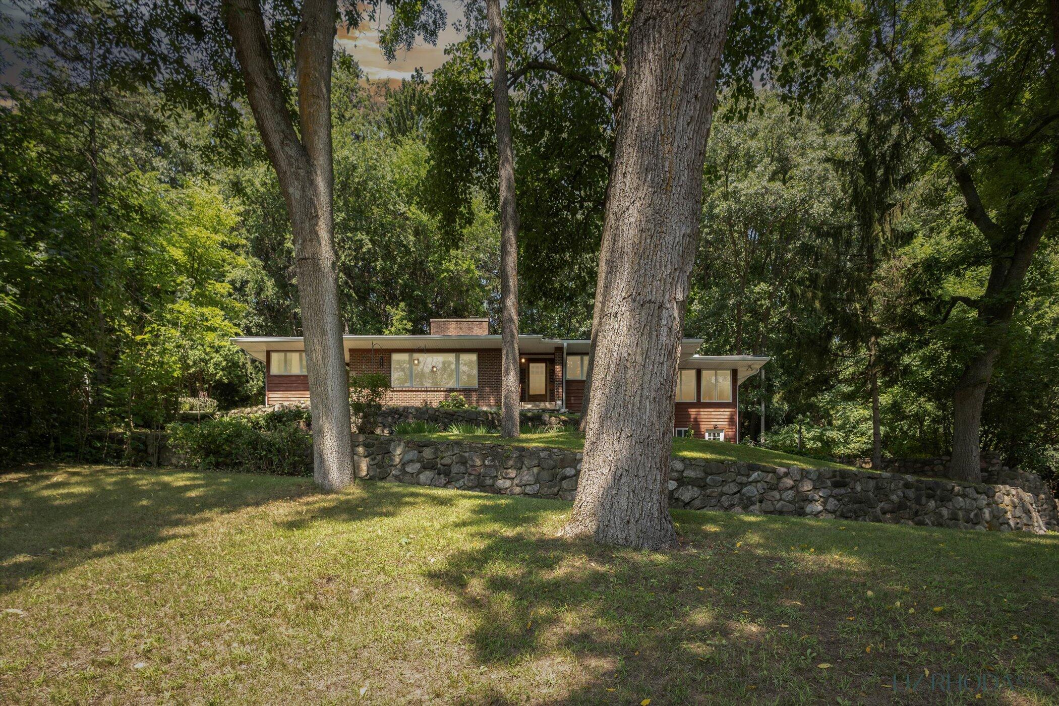 10505 Fulton Street E