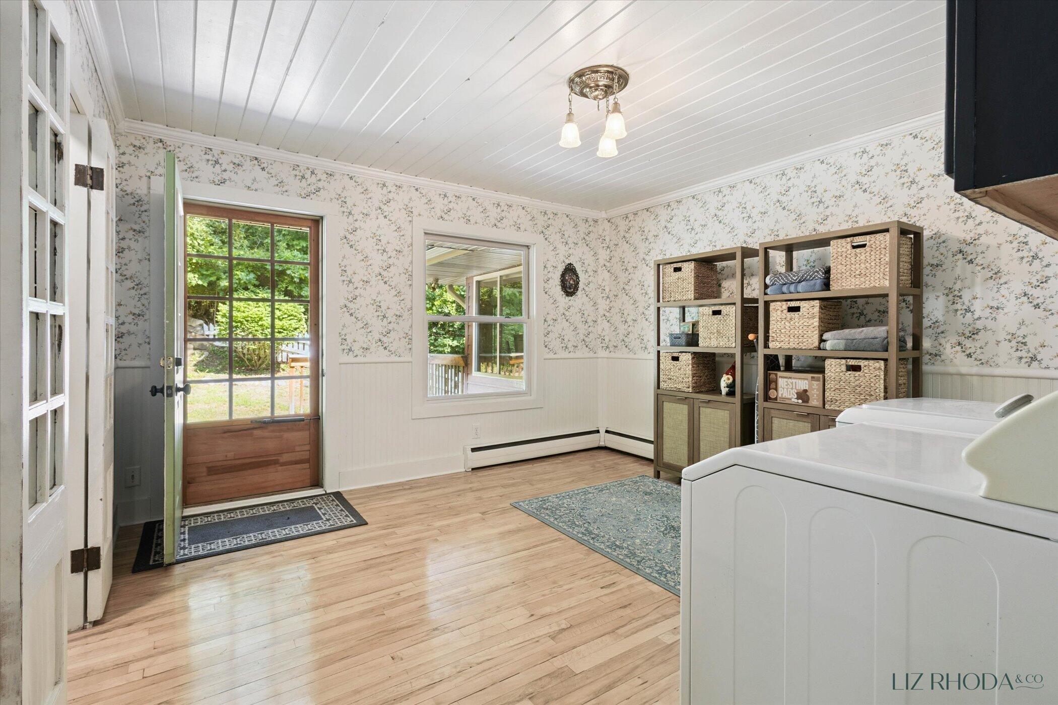 10505 Fulton Street E