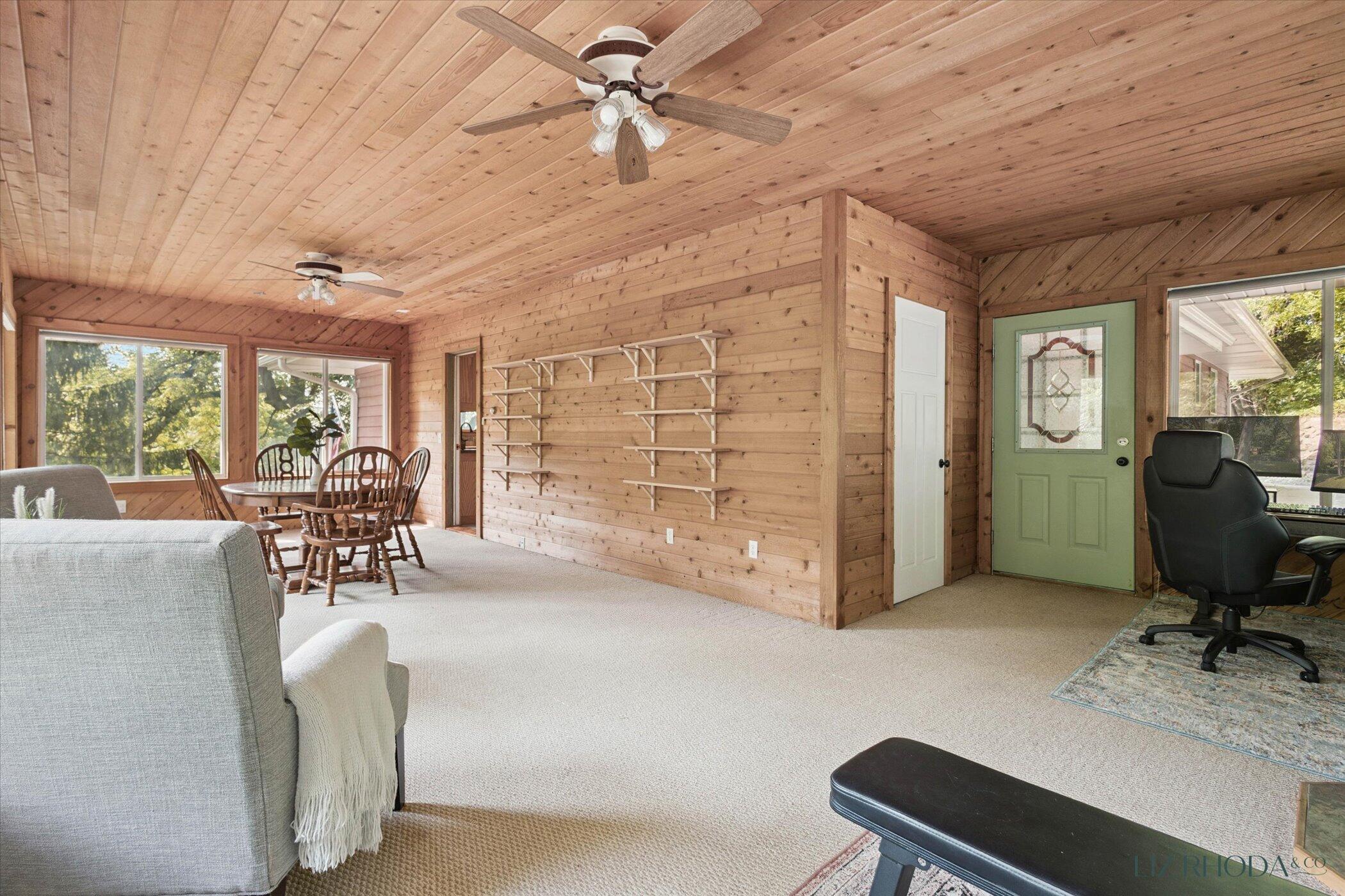 10505 Fulton Street E