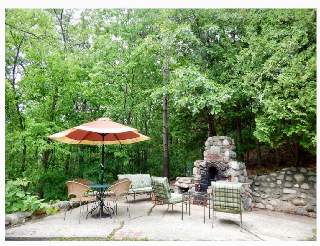 10505 Fulton Street E