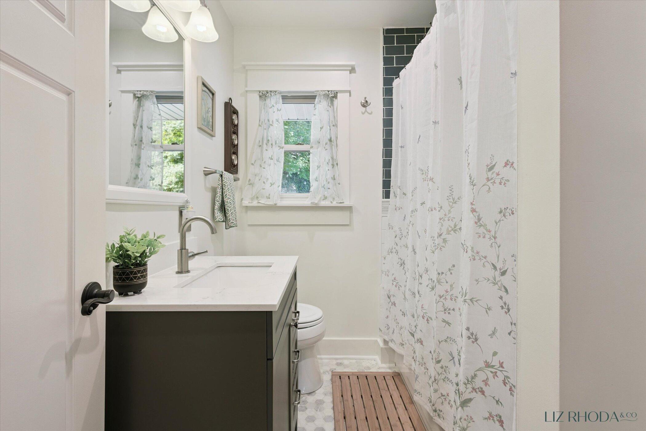 10505 Fulton Street E