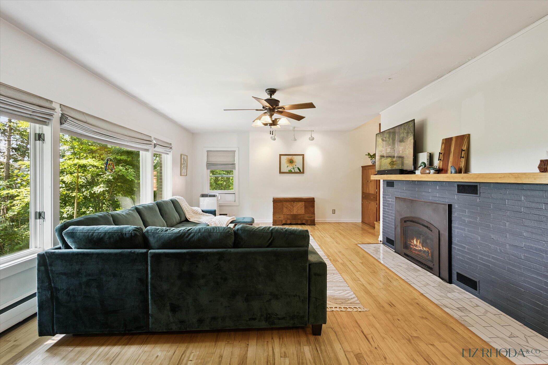 10505 Fulton Street E