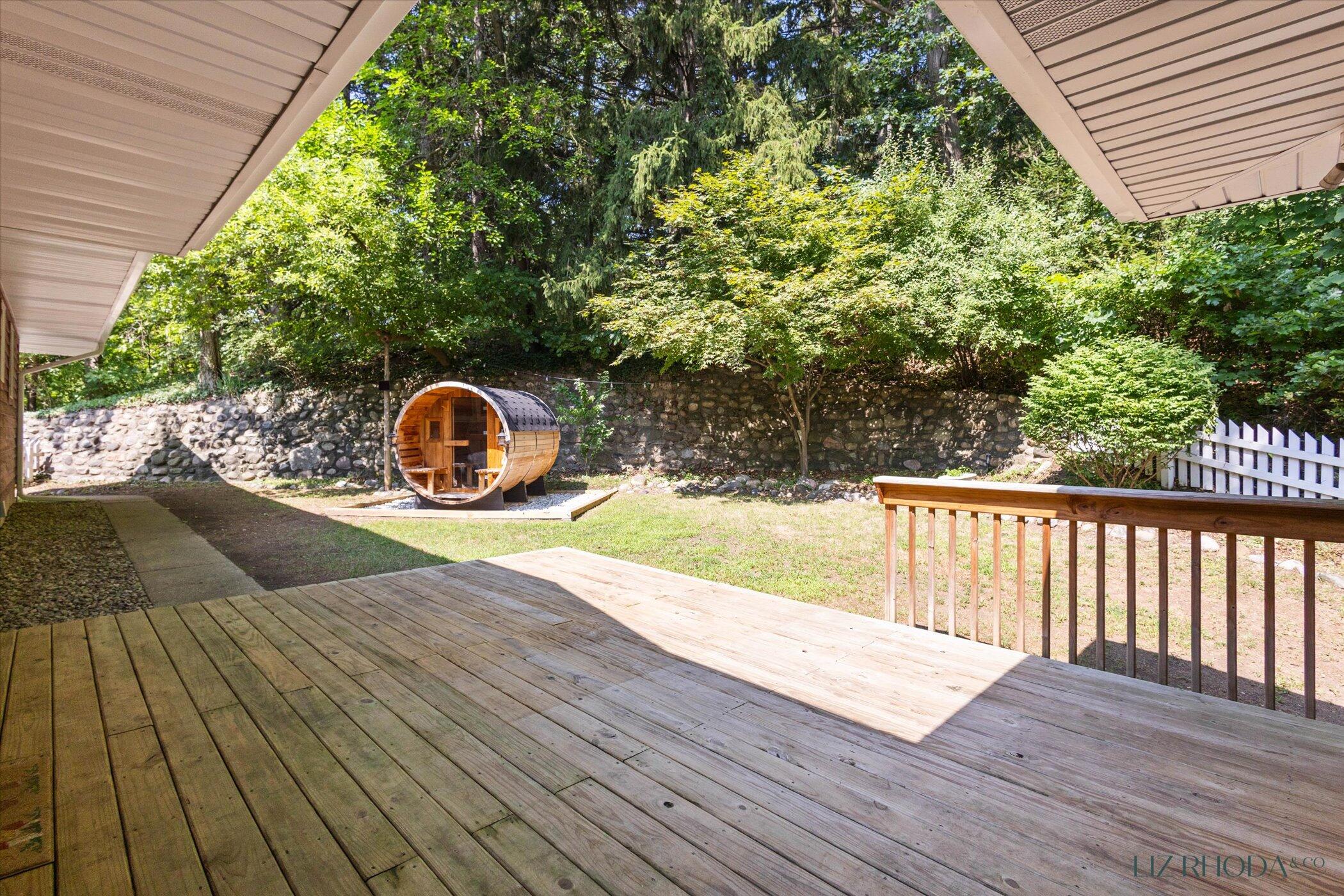 10505 Fulton Street E